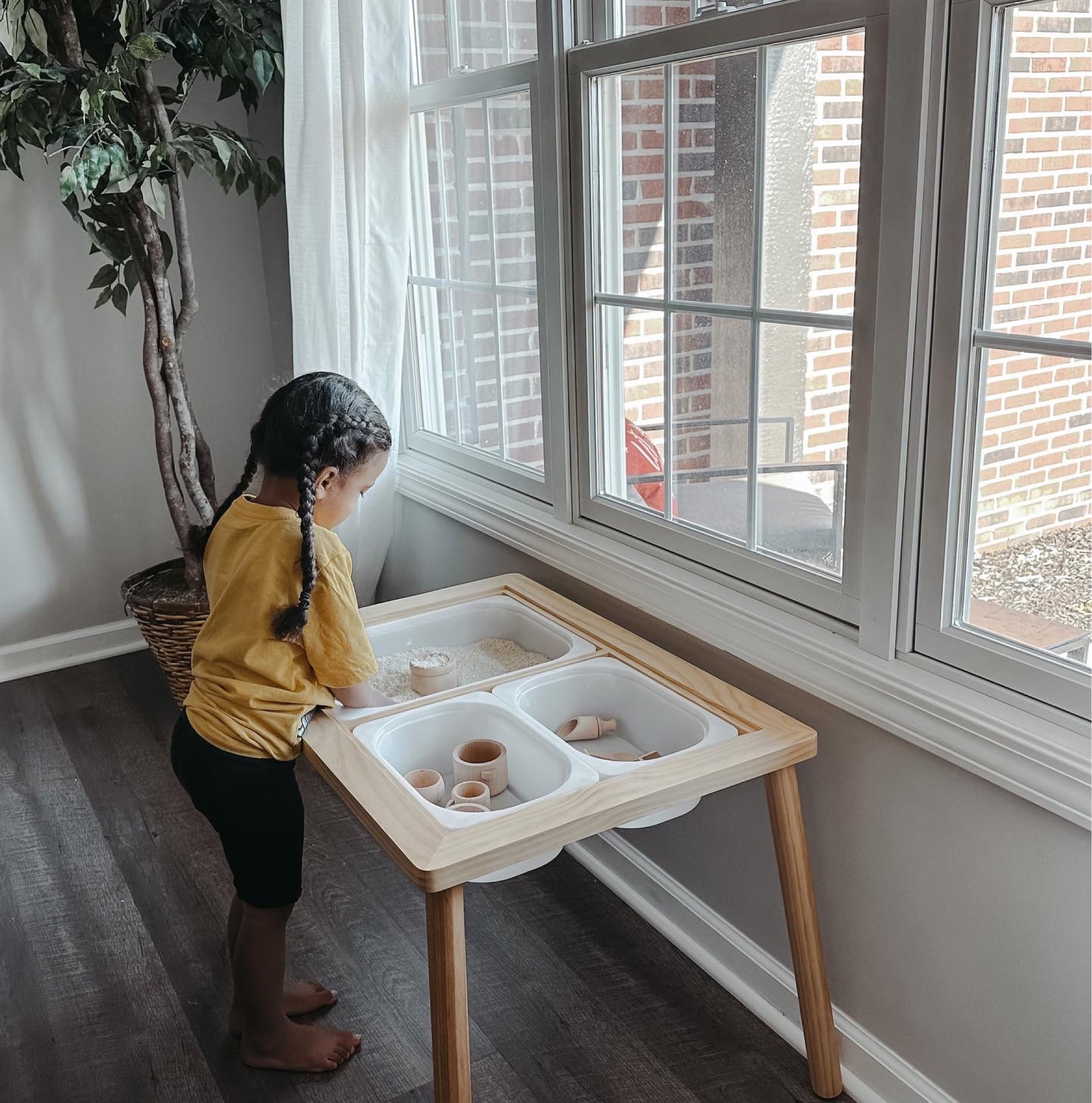 16 OF OUR FAVOURITE PLAY TABLES FOR KIDS — WINTER DAISY