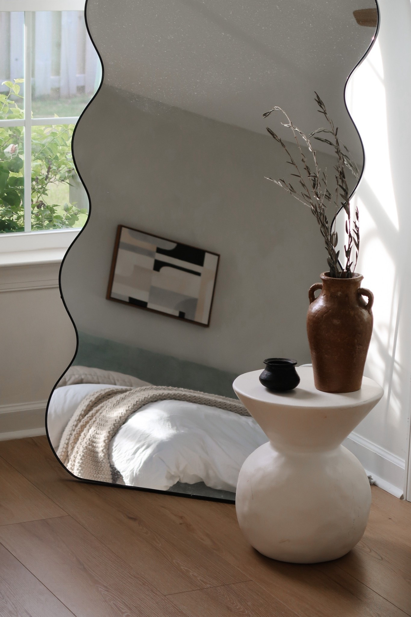 Cozy textures, golden glow, and a bed that makes the room feel brand new

modernhome / #organicmodern / #minimalhome / #neutraldecor / #cozyhome / #bedroomdecor / #homestyle / #simpleliving / #interiorlove / #naturalliving