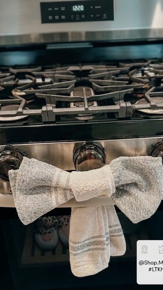 The easiest 15-minute kitchen reset! ✨ Here is my quick daily routine to wipe down the stovetop, clear off the microwave, and refresh the front of the range before calling it a night. Nothing beats a clean kitchen setup for tomorrow morning. 🧼👇

#LTKHome