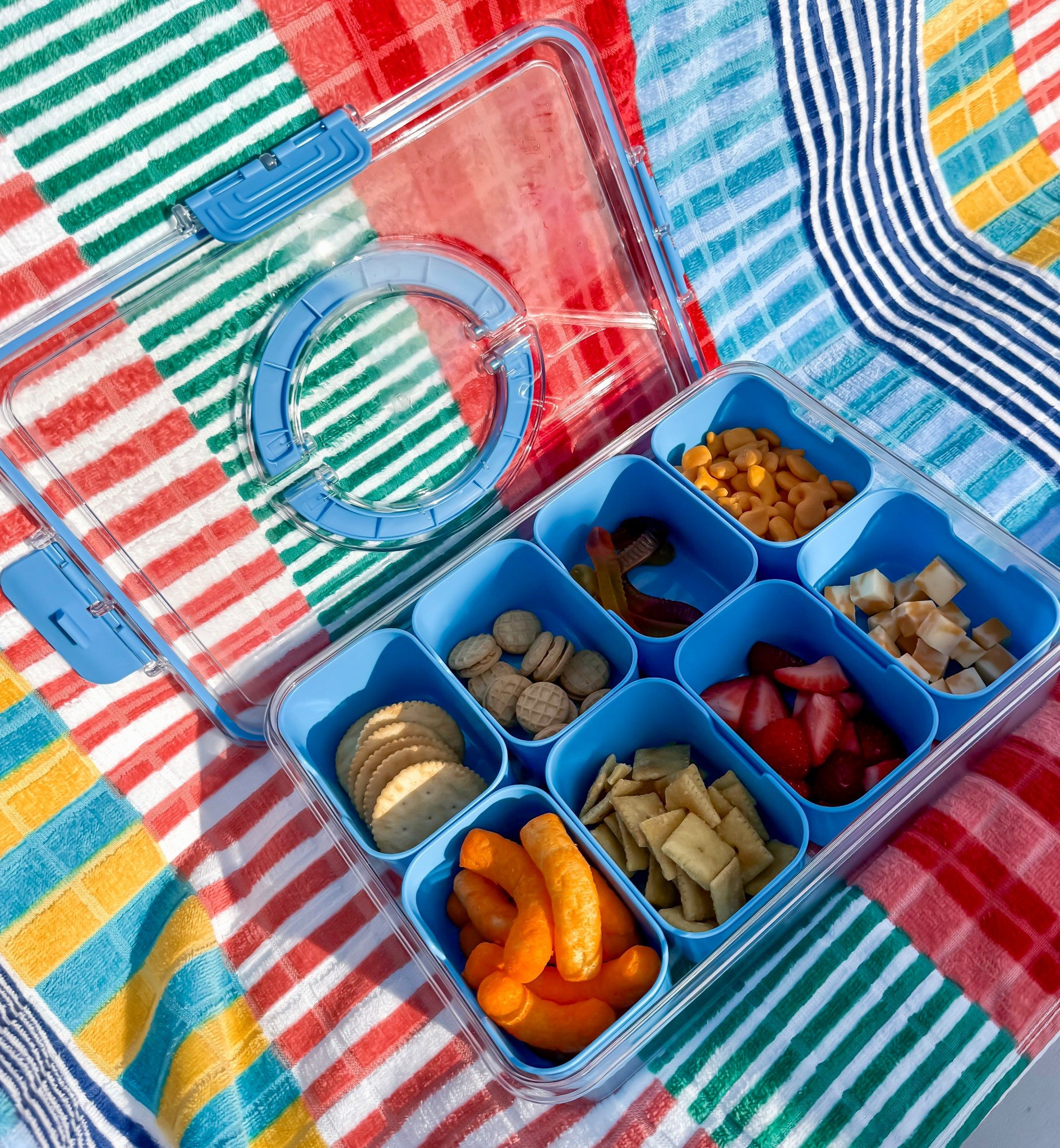 Perfect for the lake, pool or beach! Holds all the goods 🤗