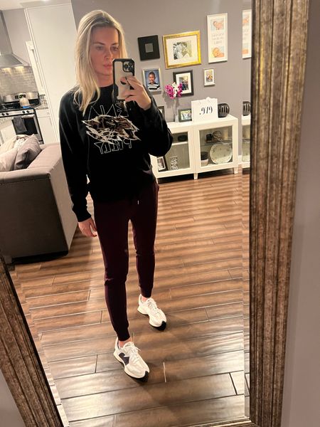 Cold weather, comfy clothes ✔️ 

I got this #enapelly sweater from a local boutique however there are options from places like Nordstrom, Saks, and Revolve. 

Also apparently joggers and new balance sneakers are my uniform. 

#falloutfit #casual #activewear #winteroutfit #joggers #newbalance #momstyle 