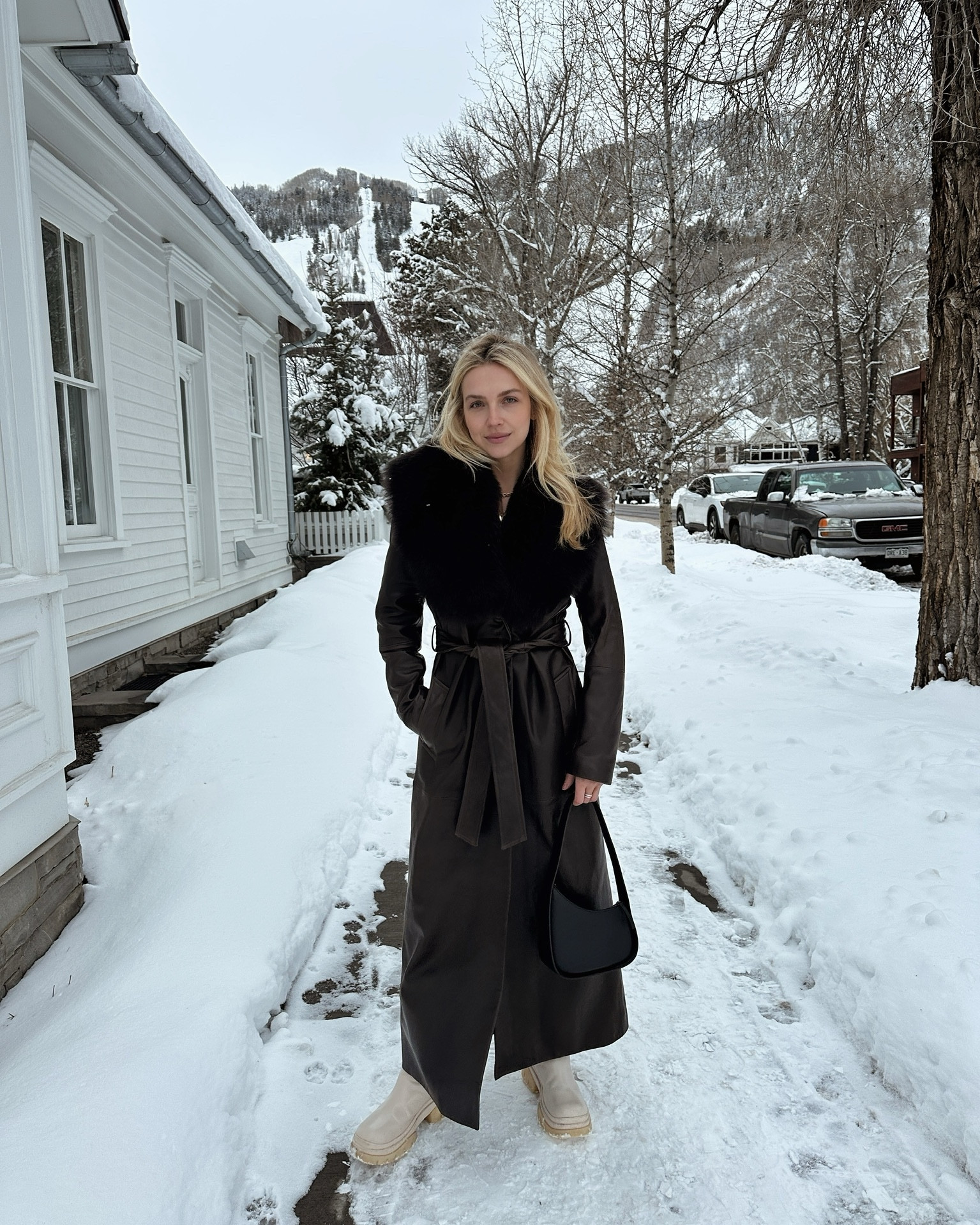 A moment for the coat please 

#LTKSeasonal