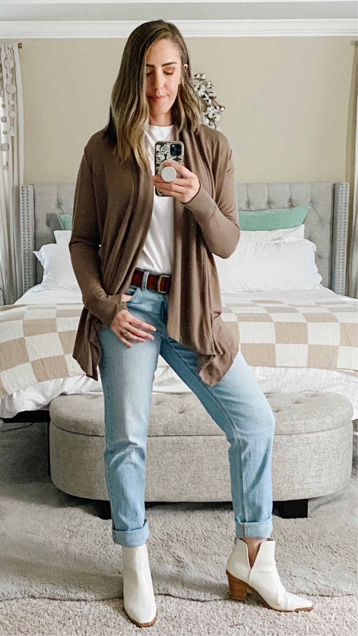 Fall fashion has got to be my favorite! Love the colors and allll the layers! Styled this white tee and jeans look with a wrap and cute booties for a chic Fall outfit!

Pranayama Wrap | Athleta | size medium 
White tee | Lululemon | size 6
Jeans | old navy | size 6 tall
Boots | yellow box | size 11
Belt | amazon

Amazon fashion | fall fashion | jeans | boots | tall girl fashion 