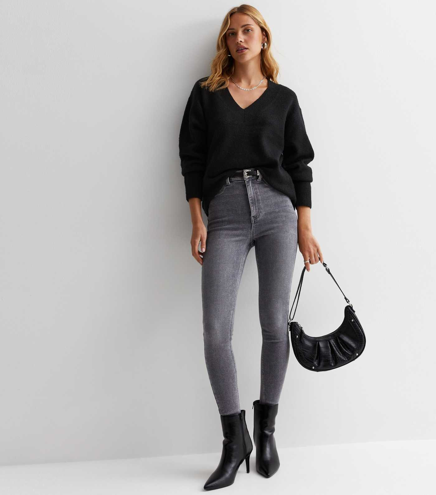 Black Knit V Neck Jumper
						
						Add to Saved Items
						Remove from Saved Items | New Look (UK)