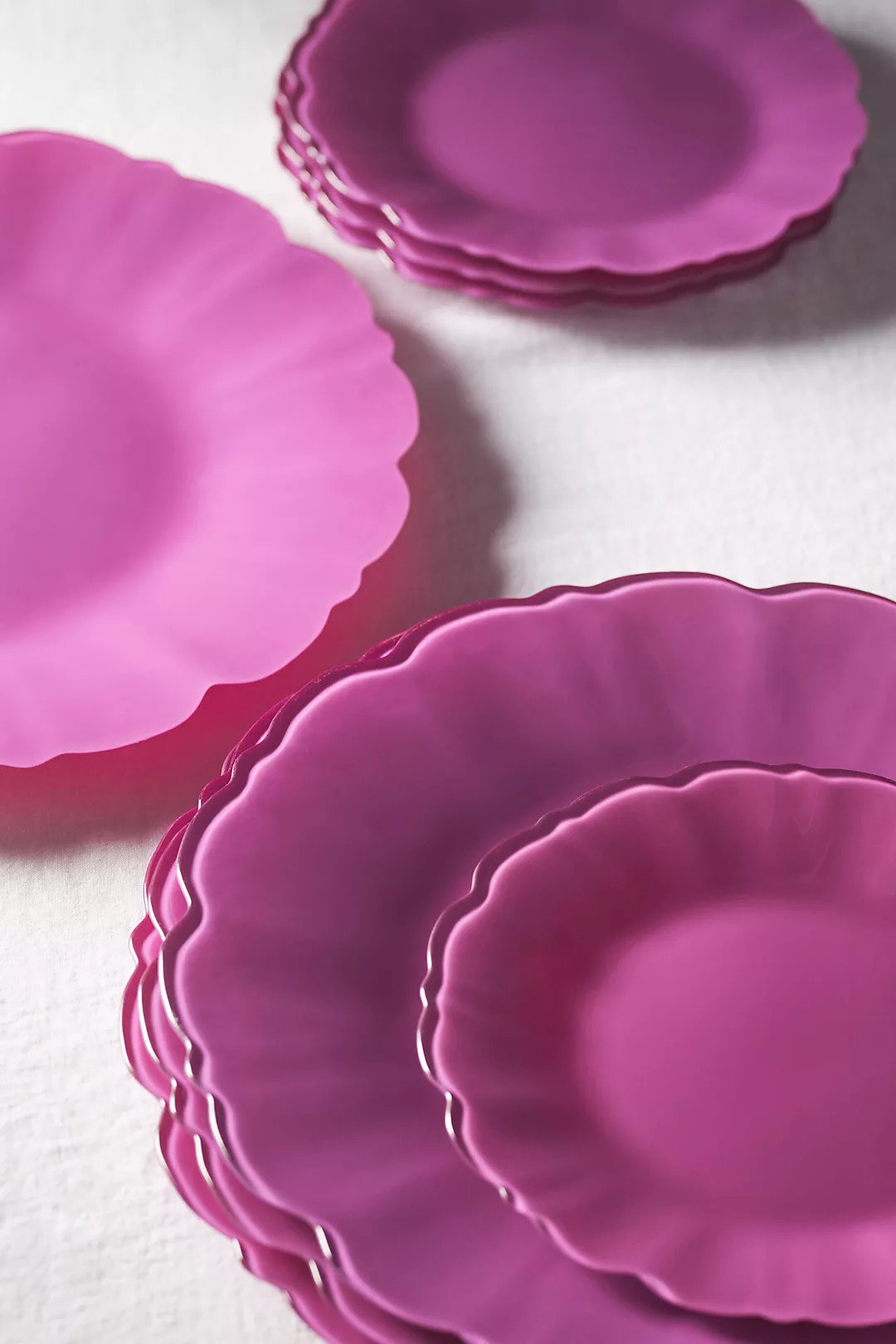 Adley Glass Charger Plates, Set of 4 | Anthropologie (UK)