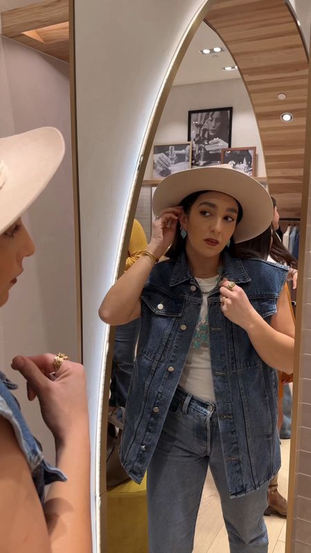 Met Yellow Rose by Kendra Scott last night and I’m obsessed!!! Inspired by Kendra’s family ranch in Texas. Linked everything I’m wearing in this reel, all jewelry from #KendraScott psst Mother’s Day is coming up and for our cowboy era 

#LTKFestival #LTKfindsunder100 #LTKVideo