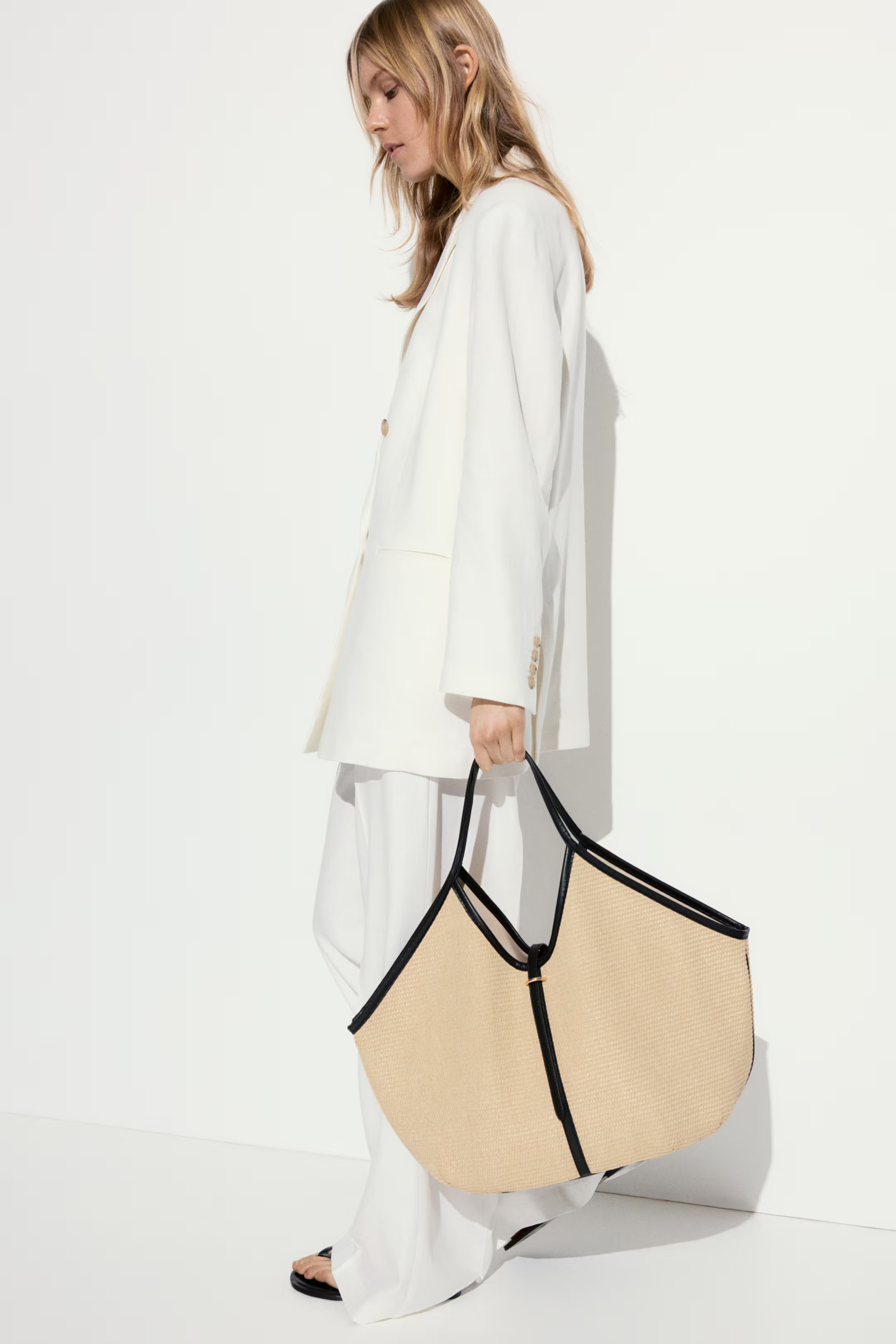Straw shopper - Beige/Black - Ladies | H&M GB | H&M (UK, MY, IN, SG, PH, TW, HK)