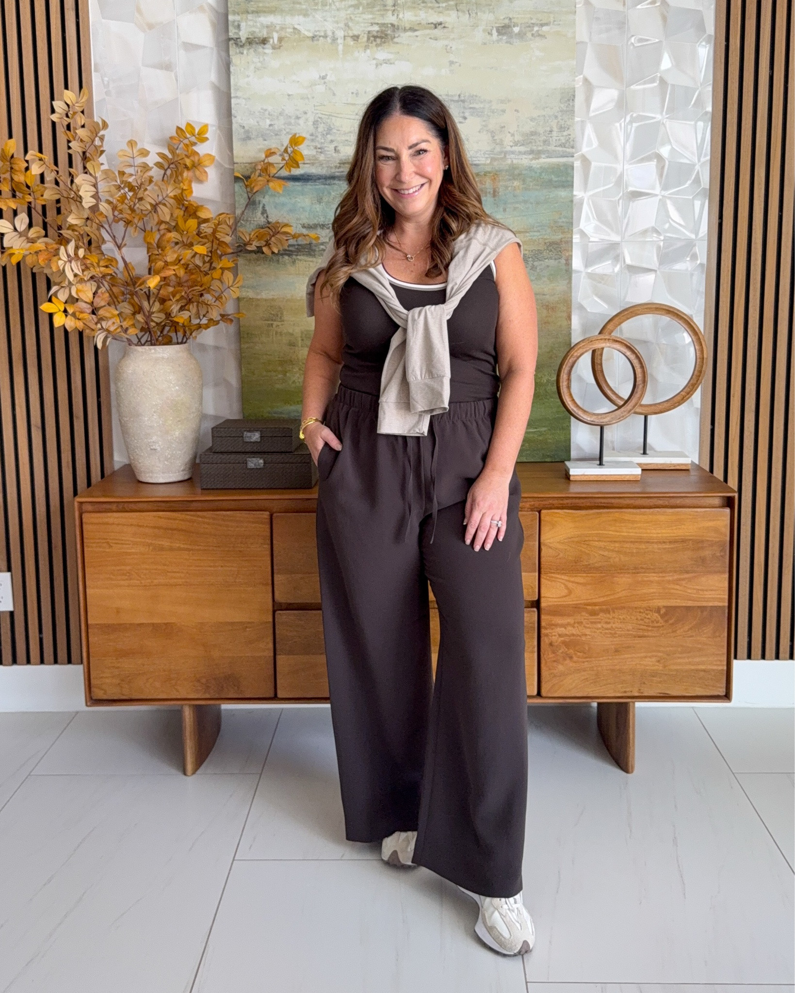 @Aritzia  casual everyday outfit great for school drop off to errands. 

Sizing: lodge pants tts, large short inseam, tank, L

#LTKmomlife #LTKOver40 #LTKMidsize