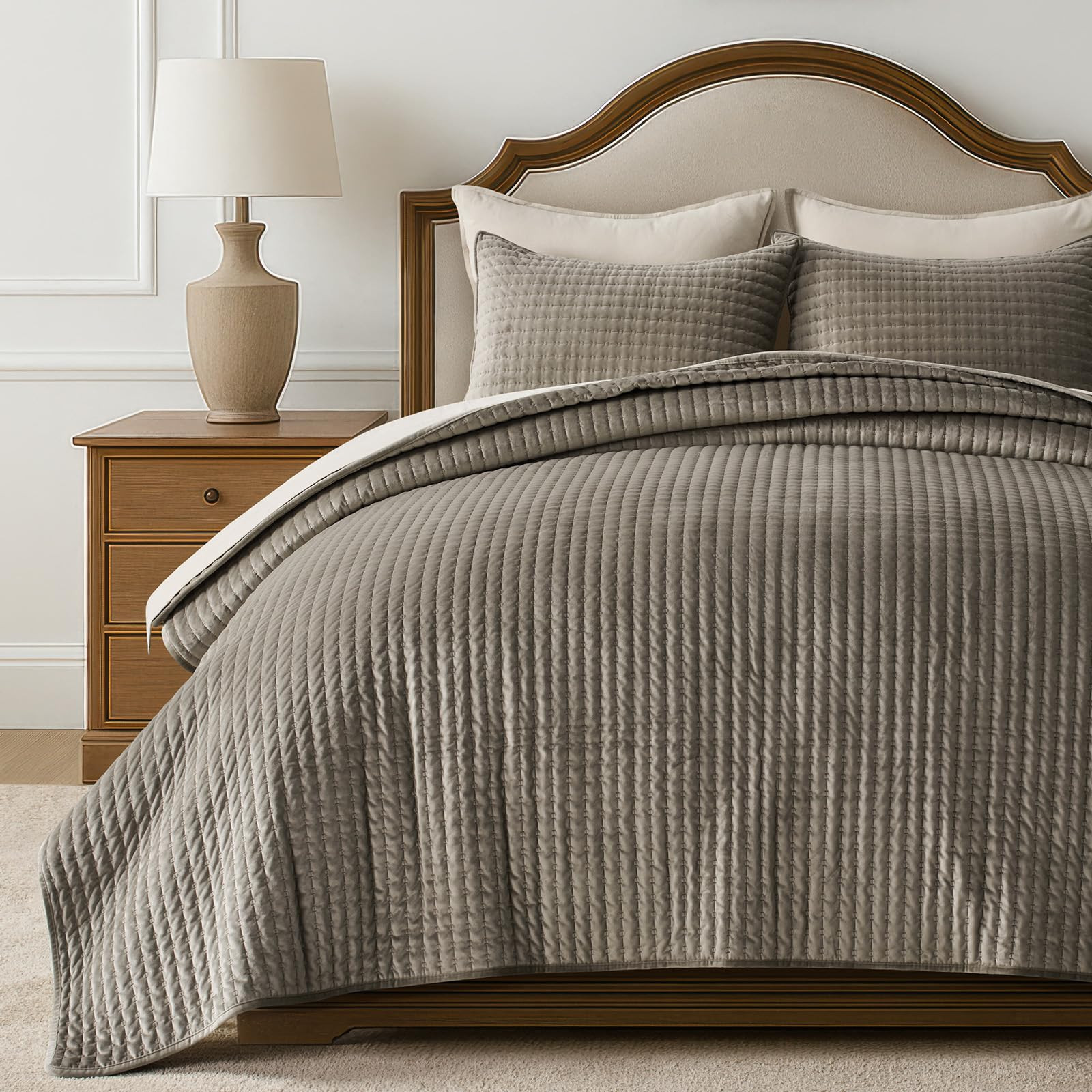 EVERGRACE Luxury Pearl Velvet Quilt Set Queen Size, 3 Pieces Lightweight Channel Tack-Stitch Velv... | Amazon (US)