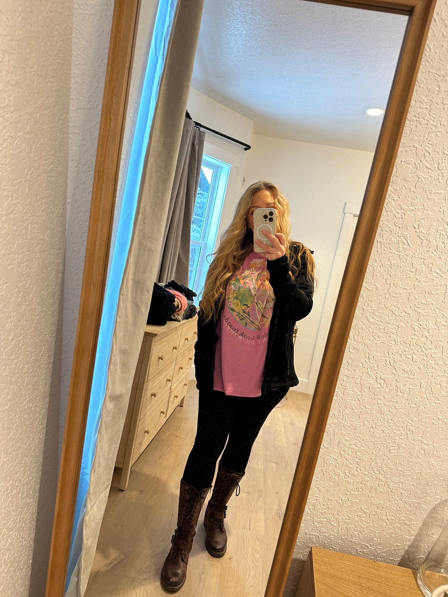 Another day unpacking the warehouse means another day in this hoodie 🤷‍♀️💕

#LTKmidsize #LTKstyletip