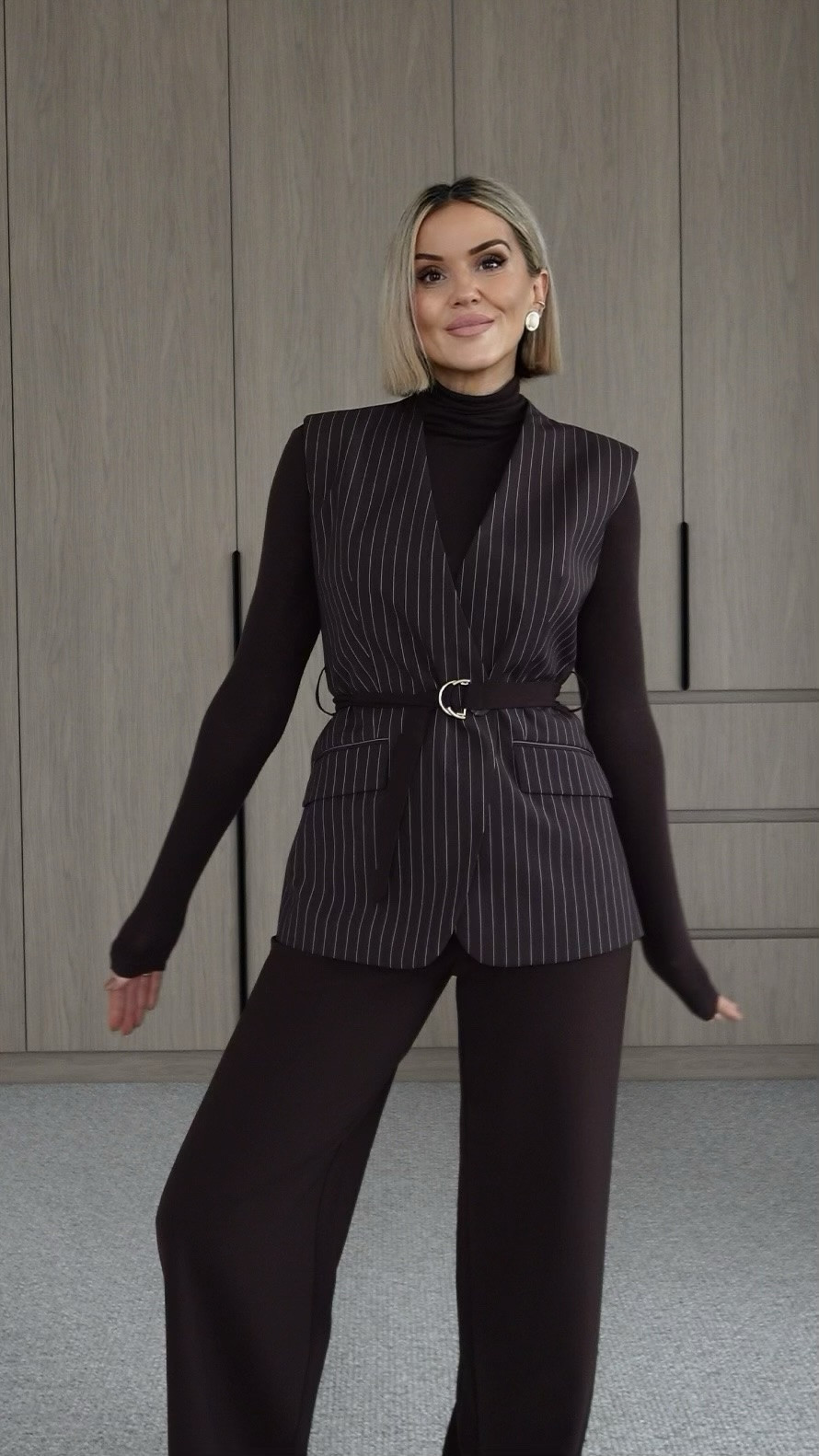All black who? Monochromatic chocolate is officially the new neutral. 🍫

Are you swapping your black staples for rich chocolate tones this season?

Wearing: 
Long sleeve top: @uniqloau 
Waistcoat, belt and pants: @portmans_official 
Flats and bag: @bigwaustralia 
Earrings: @decjuba 
Trench: @curaae__ 

#melbournemums #outfitinspirations #stylishoutfit #chiclook #australianstyle