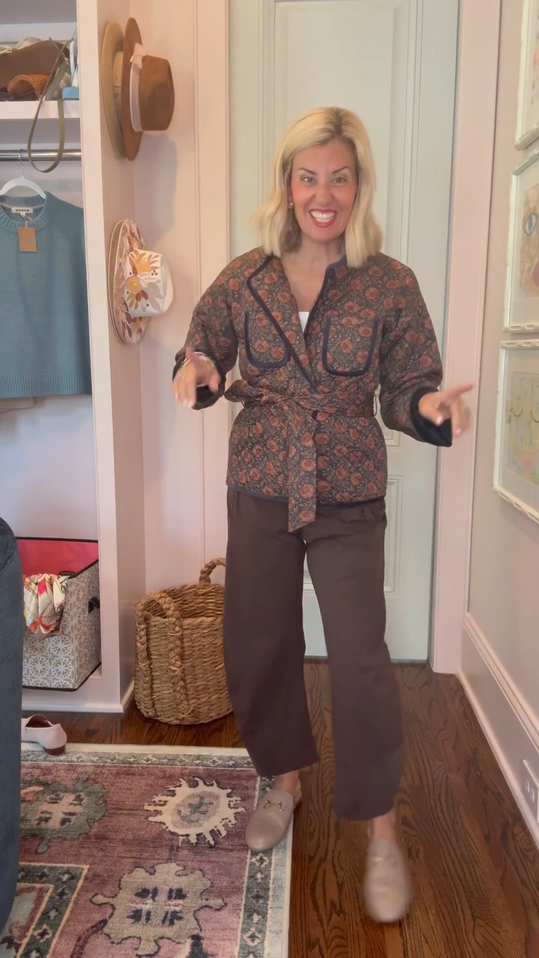 This tank has quickly become a favorite and I couldn’t wait any longer to share this jacket from Hill House!
Tank - xs
Jacket - xs
Pants - 4P
Shoes - 8 tts 

Code Catherine20 at Allie + Bess