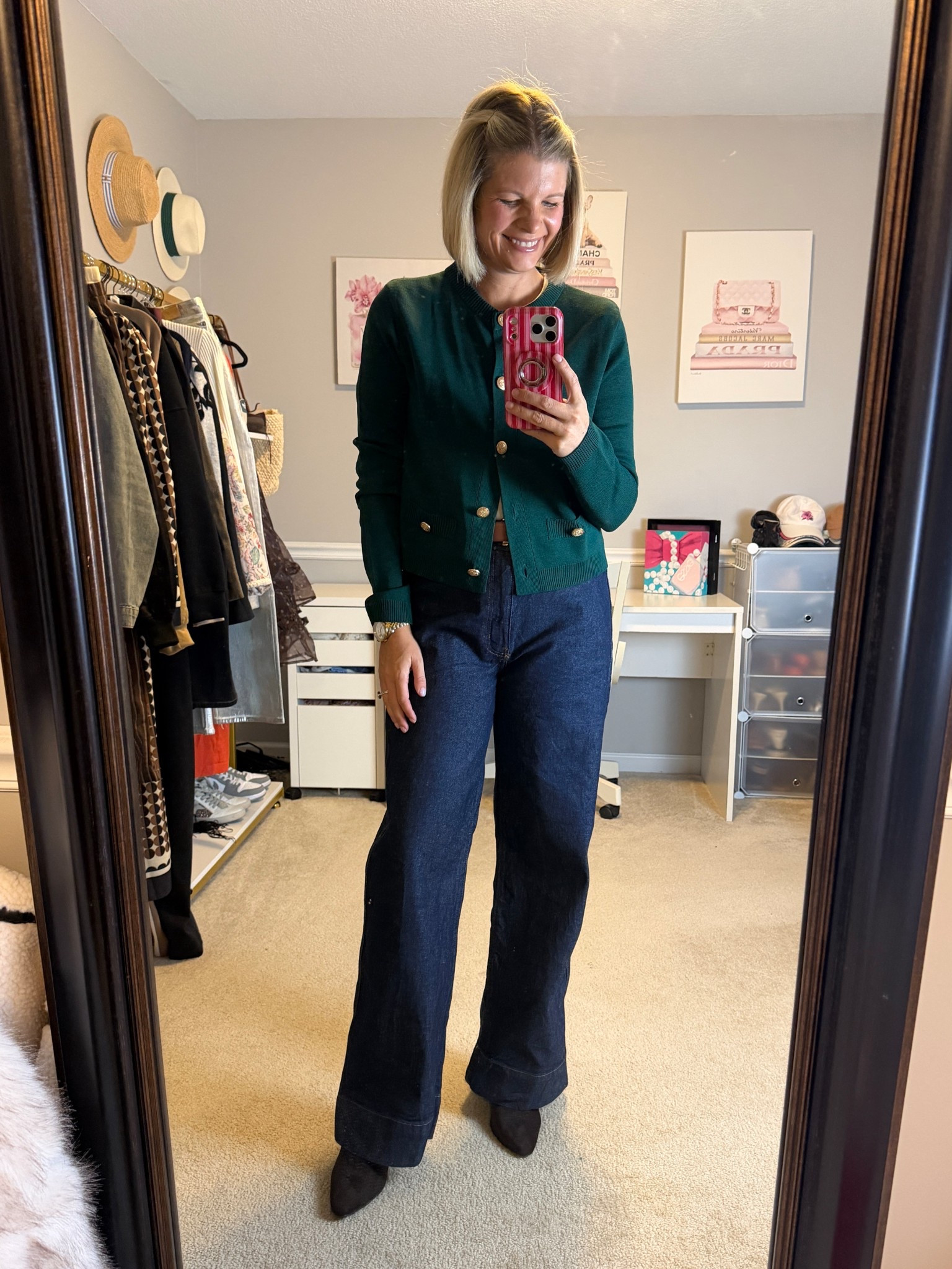 Forest green fine knit sweater/cardigan TTS
Dark was high rise flare jeans TTS
Chocolate brown suede booties TTS

#LTKWorkwear #LTKgrwm #LTKMidsize