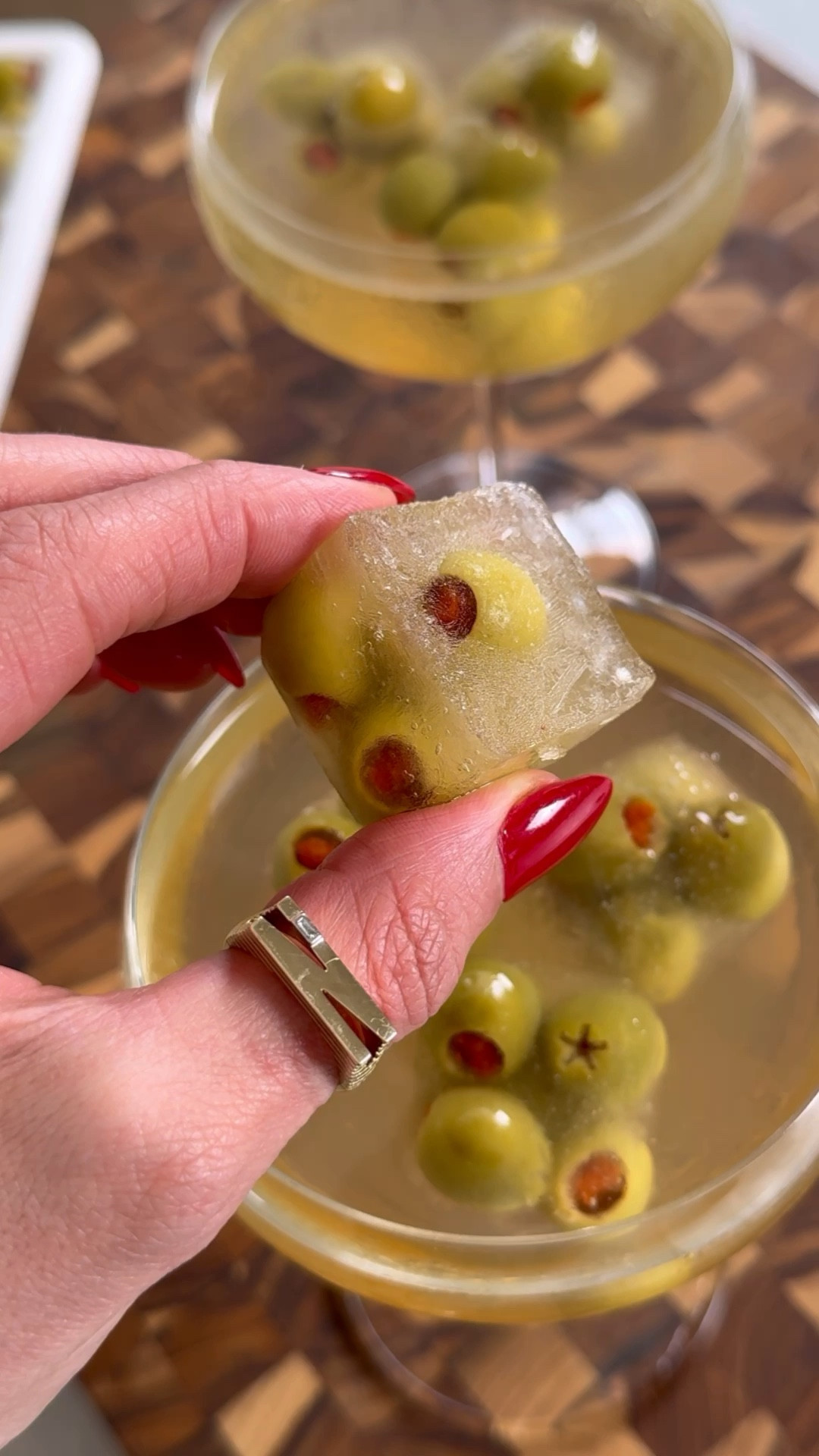 THE PERFECT DIRTY MARTINI OLIVE CUBES I Where are my dirty martini gals at? Make these cute olive cubes to keep your martinis cold without getting watered down. The best part is when they melt, you get to eat the olives. These are perfect for entertaining and just to keep in the freezer whenever! IB:
@healthyishfoods

#LTKfindsunder50 #LTKVideo #LTKhome