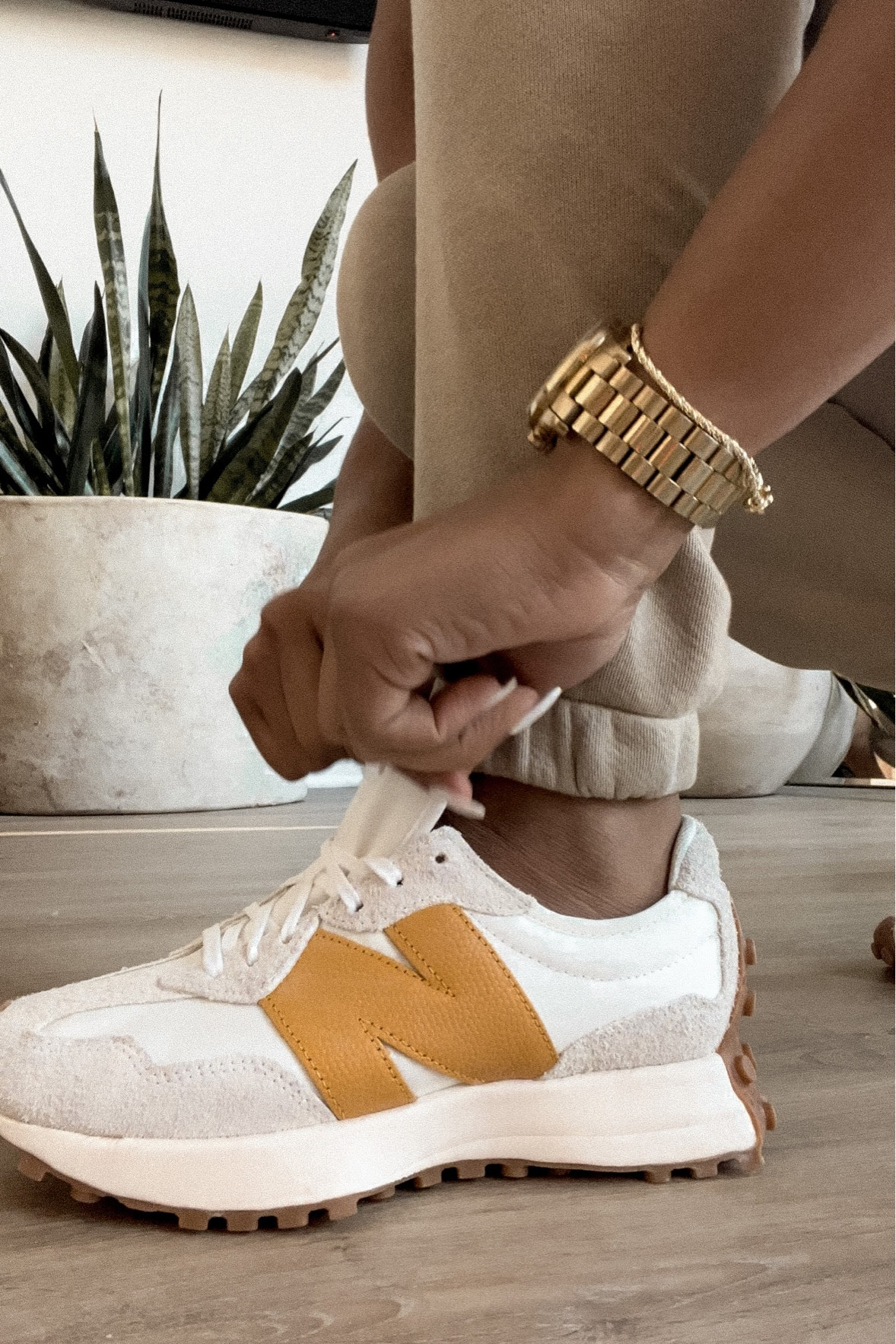 fall fashion loading…my favorite new balances, w/ the neutral aesthetic🤎

#LTKSeasonal #LTKstyletip #LTKfit