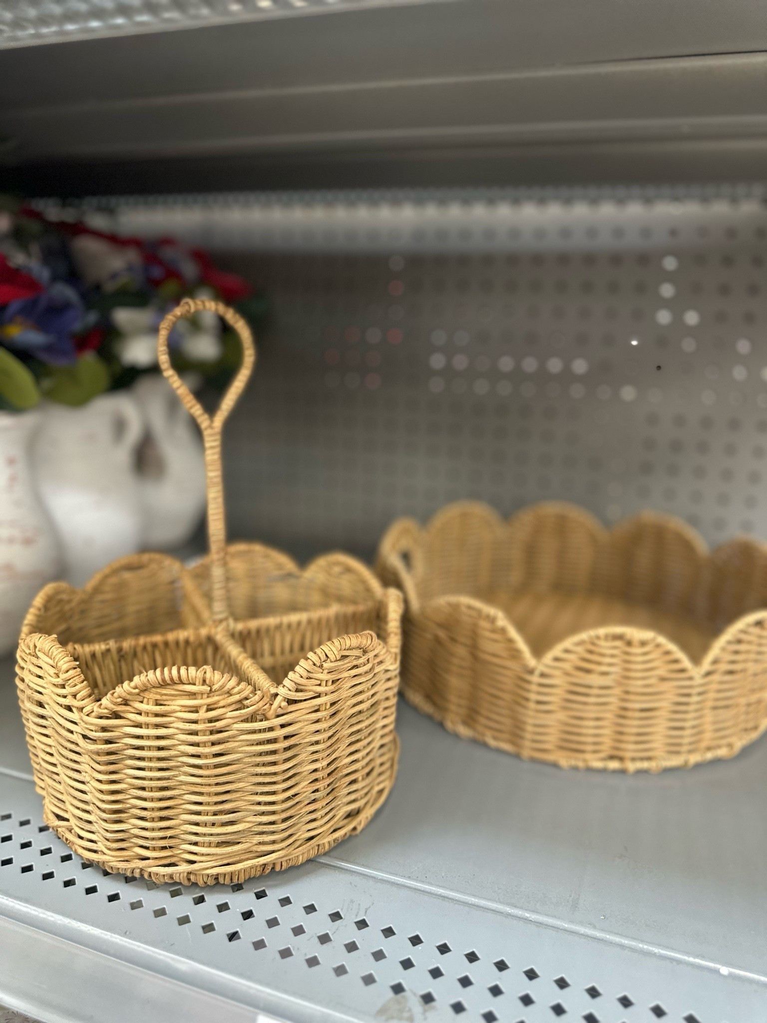 Love these cute scalloped woven serving pieces from Walmart.

There is also a cute tray. 

So perfect for summer entertaining and the prices are so reasonable.

They would also make cute gifts. 

entertaining • summer • serving ware

#LTKSeasonal #LTKHome
