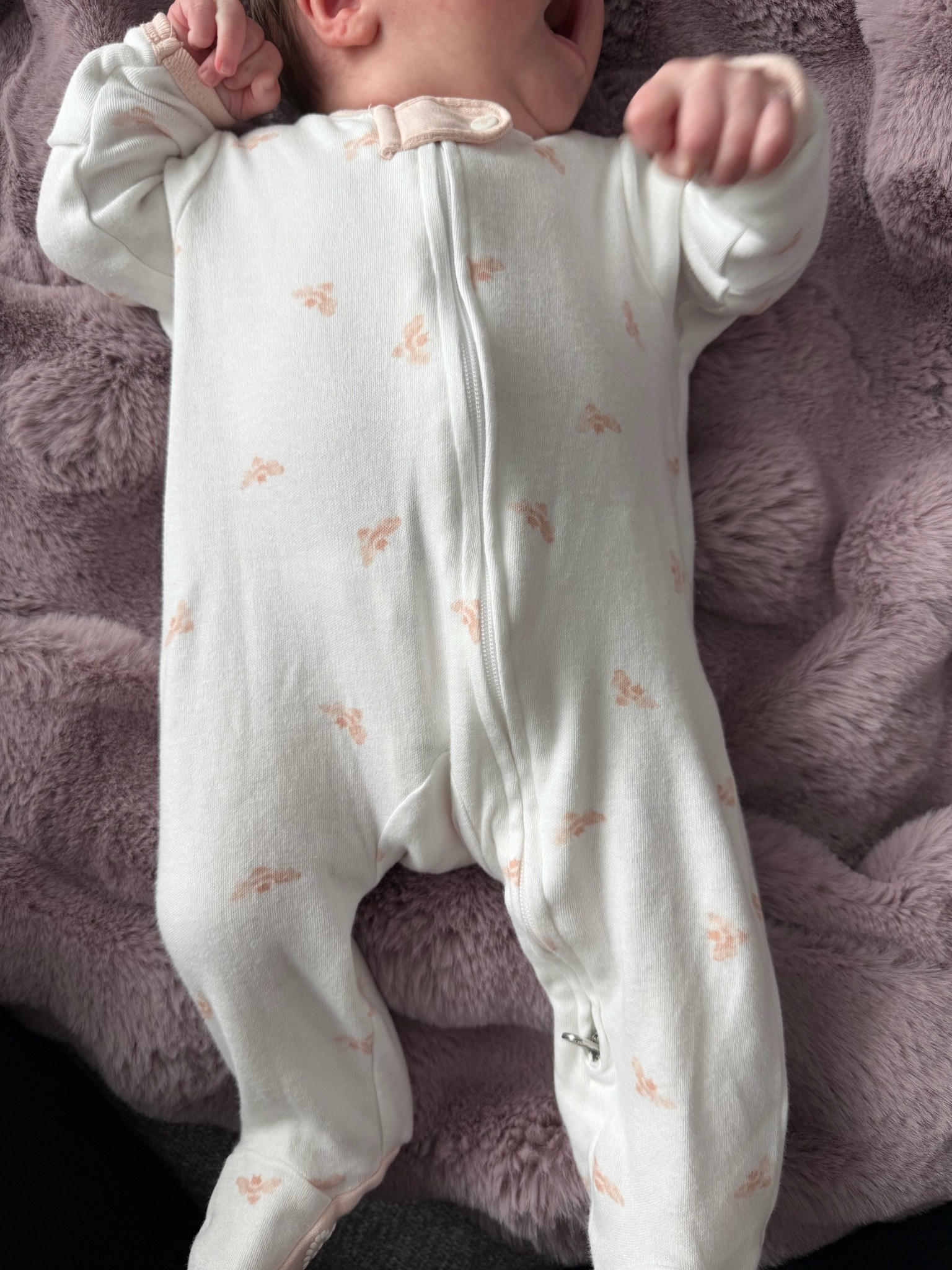 Bee onesie 🐝

#LTKmomlife #LTKBaby