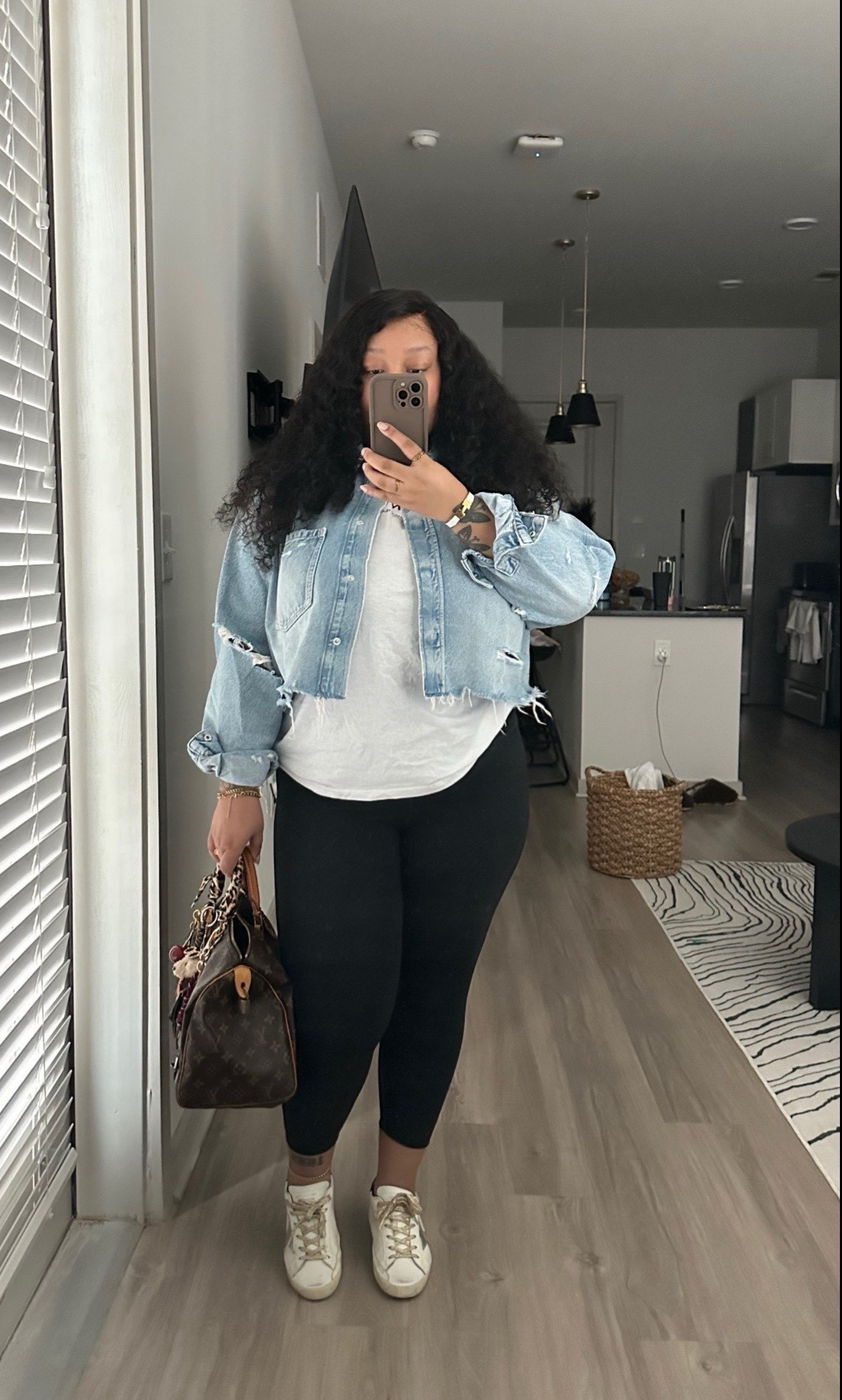 Shirt/Jacket: Zara (ref # 5252/274)

#LTKMidsize #LTKootd