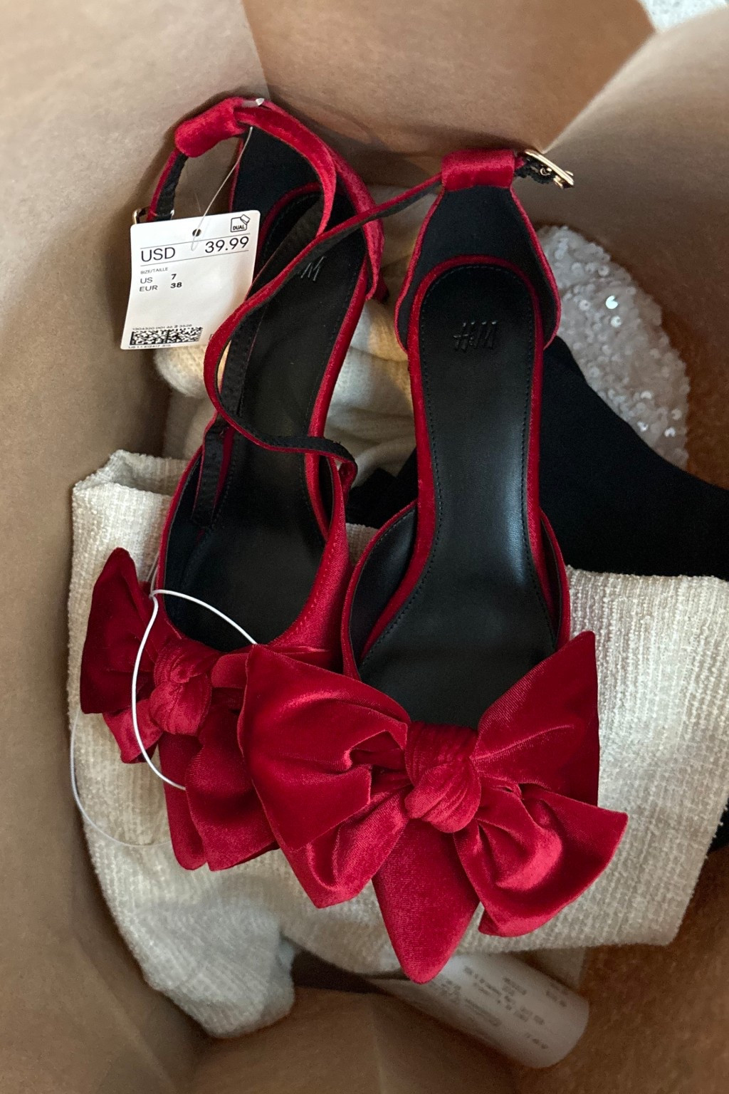 These red bow shoes are everything! Im pairing them with a cream sequin mini dress also linked 

#LTKCyberWeek #LTKgrwm #LTKHoliday