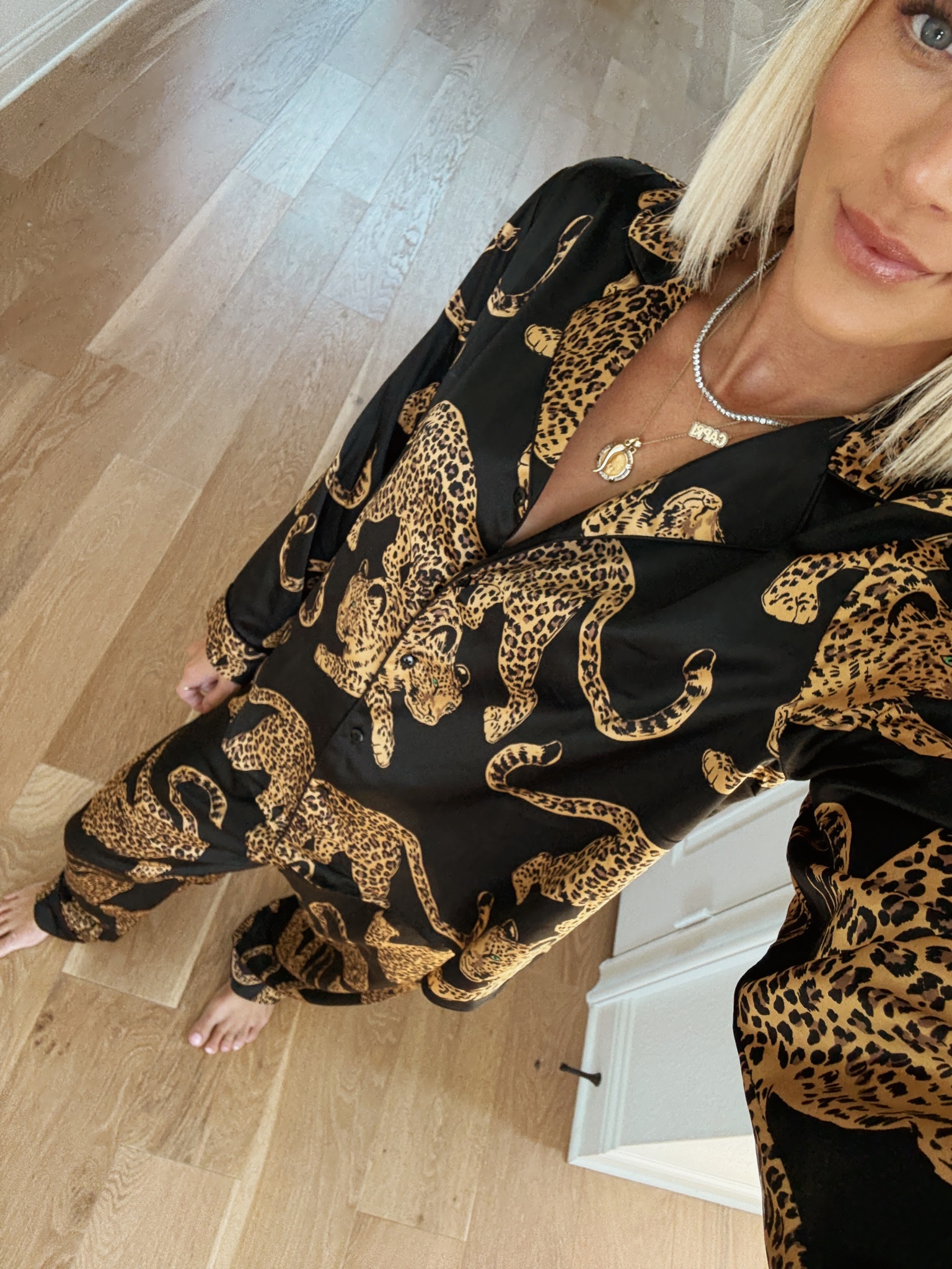 silky leopard pj’s from my stories 🐆 under $30 for the set and feel like $$$!!!

can also be worn out as a sexy silky set with heels & a clutch!

#LTKStyleTip #LTKFindsUnder50