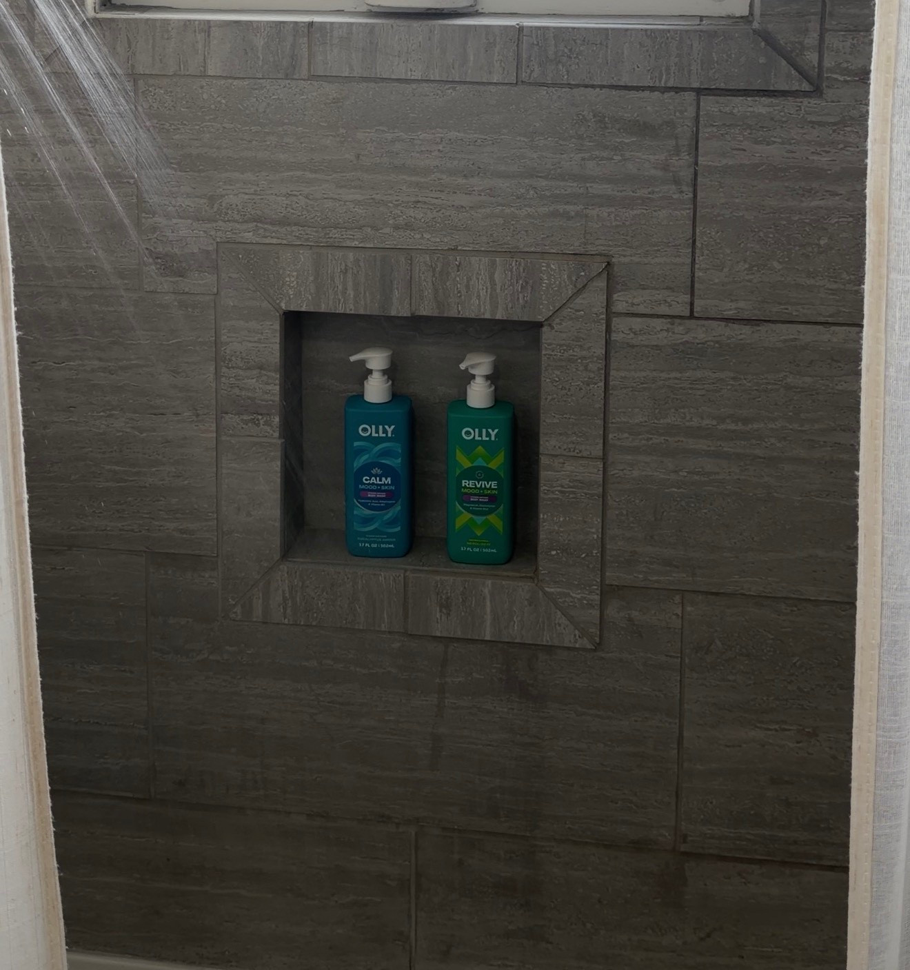 #OLLYPartner  A little midday shower moment with the new OLLY body washes ✨ the senses are so calming, and the formulas are super gentle, it’s giving a spa energy at home!! 


#Ad #Paidlink @ollywellness

#LTKGiftGuide #LTKgrwm #LTKdayinmylife