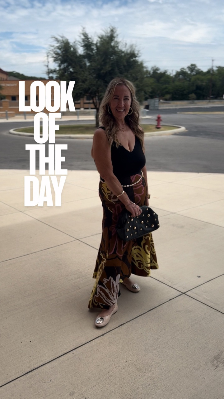 ✨ Look of the Day ✨
Giving retro glam with a modern twist — bold prints, a classic black bodysuit, pearl belt moment, and flats that don’t sacrifice sparkle. Obsessed with how versatile this look feels for everything from meetings to margaritas.

👜 Linked all pieces (and similar) on my @shop.ltk — just search Jules Aldaz or click the link in bio!

#LookOfTheDay #StyleWithoutBorders #LTKStyle #RetroChic #StatementSkirt #EveryStageDeservesStyle #stylebyjulesaldaz #txinfluenceroftheyear 


#LTKSeasonal