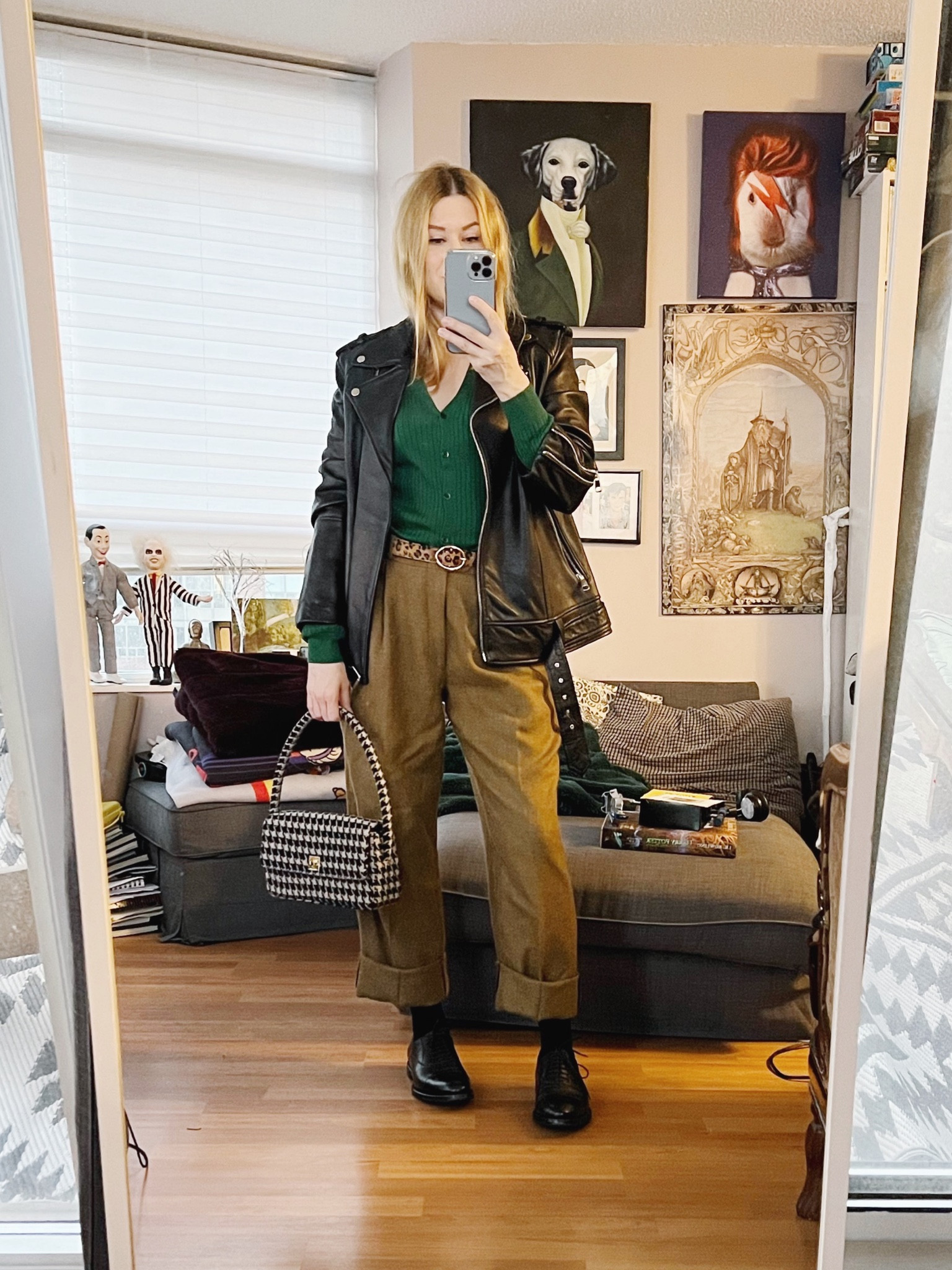 I found this cute little merino wool cardigan  at @uniqlo the other day on sale. I love this combination of green and brown.
•
.  #FallLook  #StyleOver40  #vintageTrousers  #menswearInspired  #gucci  #secondhandFind #FashionOver40  #MumStyle #genX #genXStyle #genXInfluencer #WhoWhatWearing #genXblogger #animalPrint #Over40Style #40PlusStyle #Stylish40s  #HighStreetFashion #StyleIdeas


#LTKstyletip #LTKunder100 #LTKSeasonal