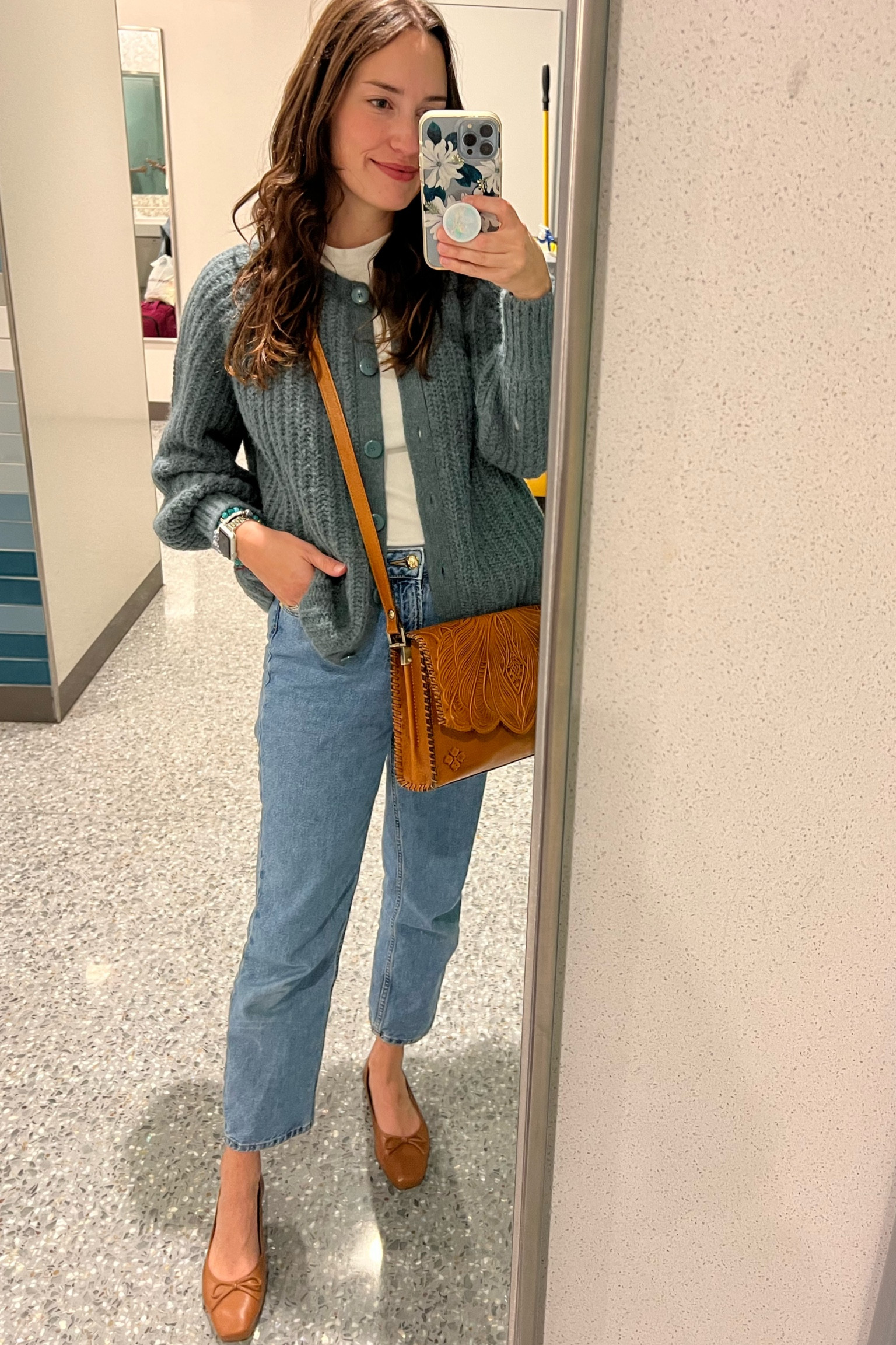 Travel Outfit ✈️ airport outfit 

Sezane sweater, straight leg jeans, white T shirt, bernardo anthropologie ballet flats 

#LTKtravel #LTKshoecrush