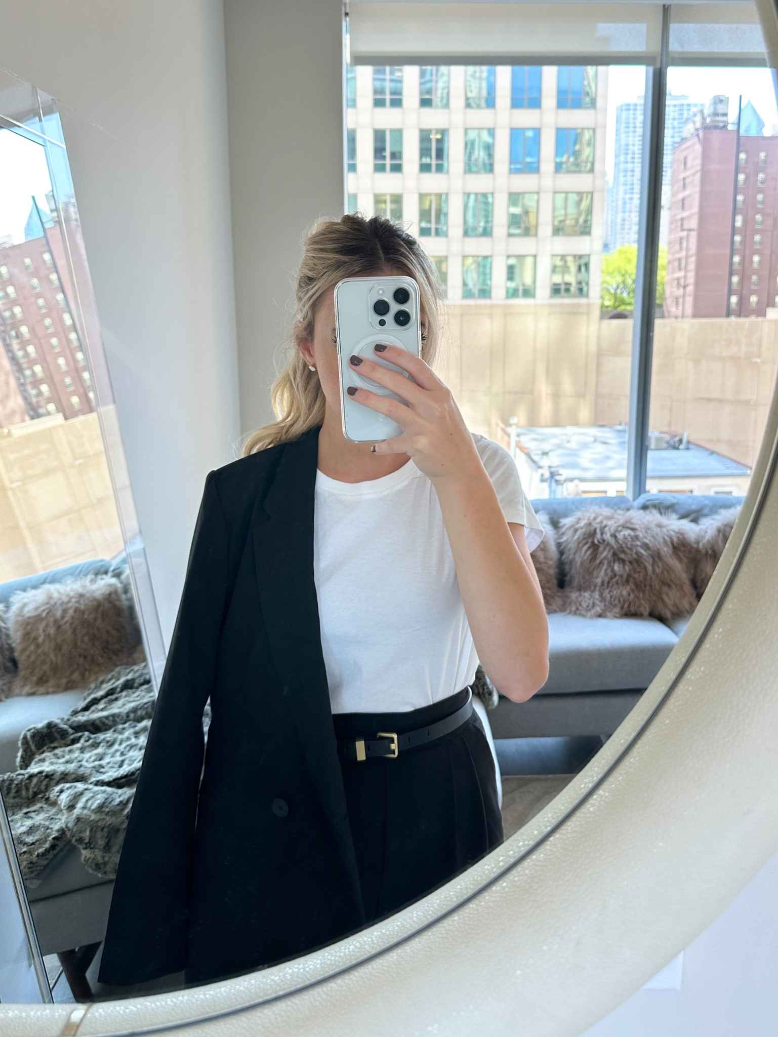 Wear to work
Blazer 
Trouser 
Earrings for work
Simple studs

#LTKworkwear #LTKstyletip #LTKSeasonal