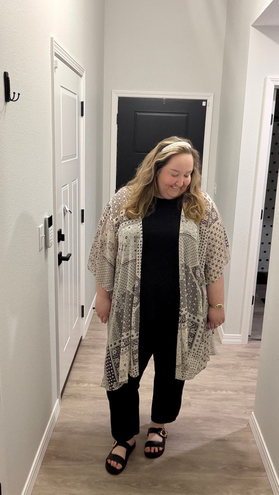 A kimono is a great way to transition an outfit into spring. It adds a layer, but it’s still cool enough to breathe if temps get warmer.

This neutral kimono pairs so well with an all black outfit! 

#rebekahelizstyle

#LTKPlusSize #LTKWorkwear #LTKootd