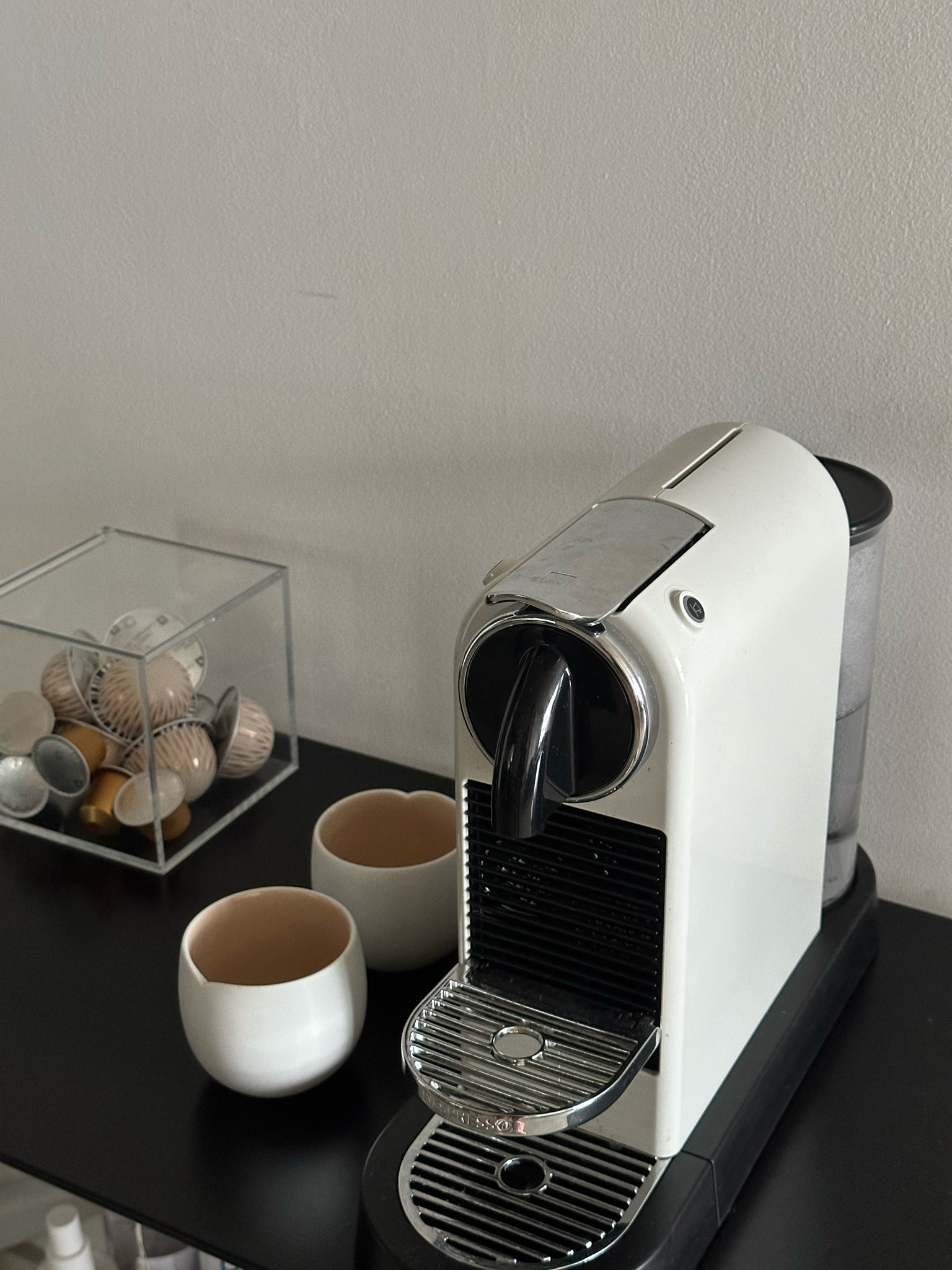 But first coffee ✨☕️

Máquina Nespresso de cápsula tradicional 