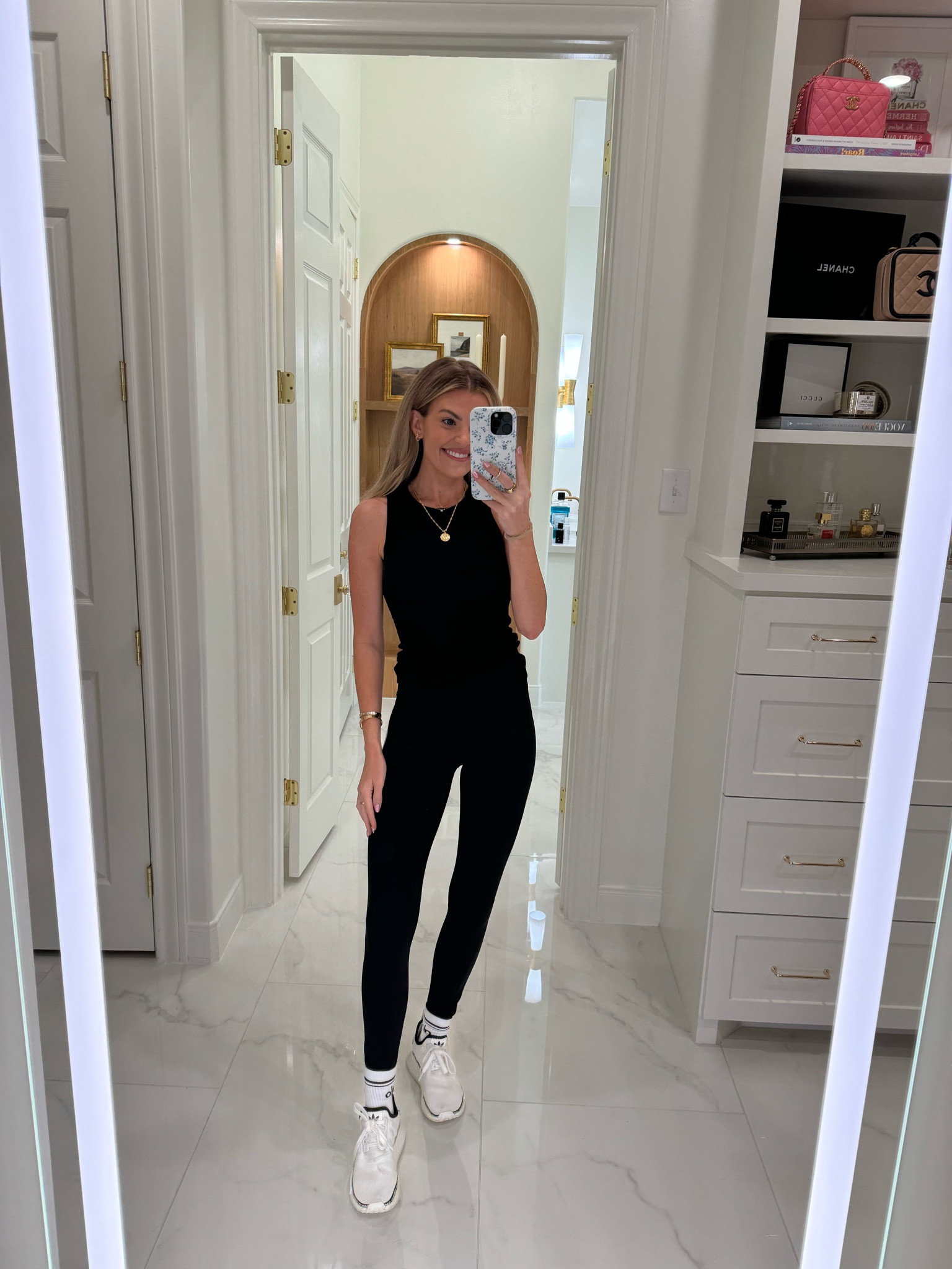 Heading to the gym wearing one of my favorite Alo sets and this super affordable Target tank today!

Tank, sports bra, leggings: S

matching set, workout outfit, Alo yoga, leggings outfit 

#LTKFindsUnder100 #LTKActive #LTKStyleTip