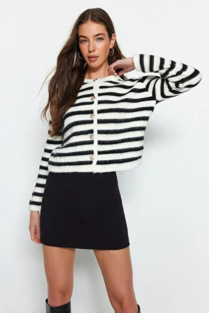 Trendyol Collection Ecru Soft Textured Striped Fitted Knitwear Cardigan TWOAW24HI00040- Trendyol | Trendyol DE