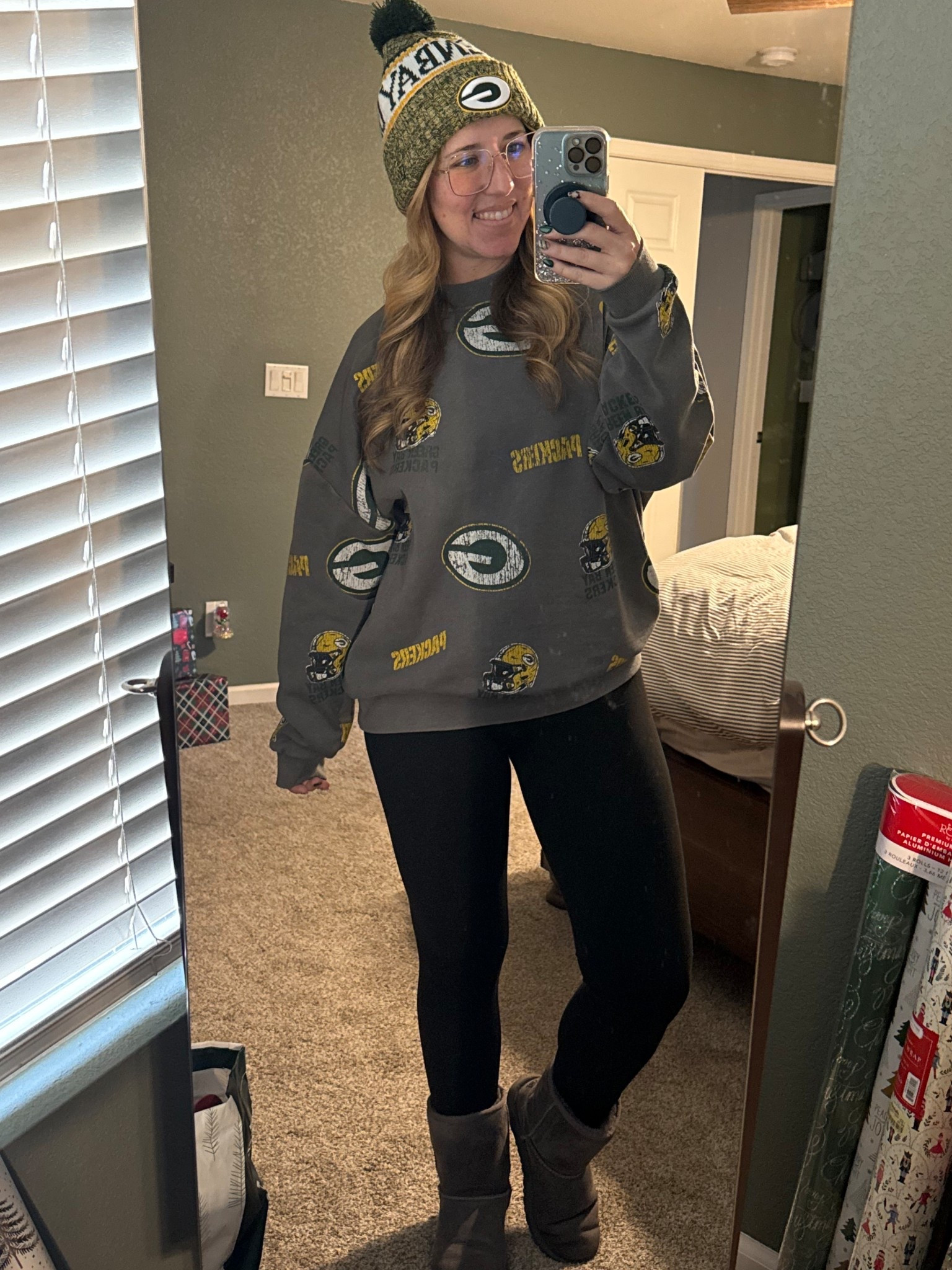 When it’s cold + has been foggy for weeks, this becomes the go-to gameday fit 🤍 oversized but fits just right 👌🏻

#gamedaycouture #greenbaypackers #gamedayootd #football #footballsundays 

#LTKgrwm #LTKootd
