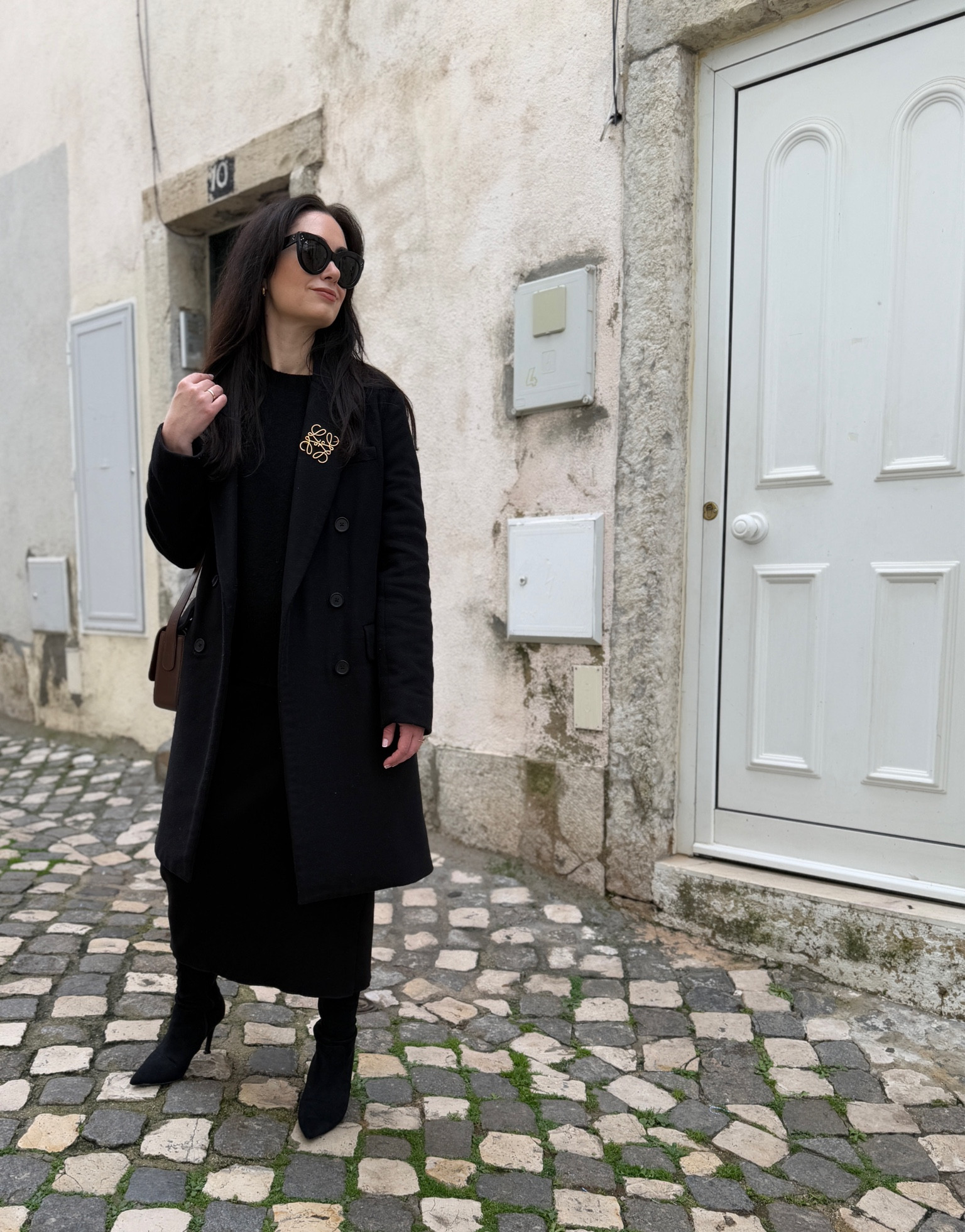 Coat: Wilfred
Sweater: Massimo Dutti
Skirt: Zara
Boots: Aldo
bag: A Cloud
Brooch: Loewe
Sunglasses: Celine

#LTKwinter #LTKtravel