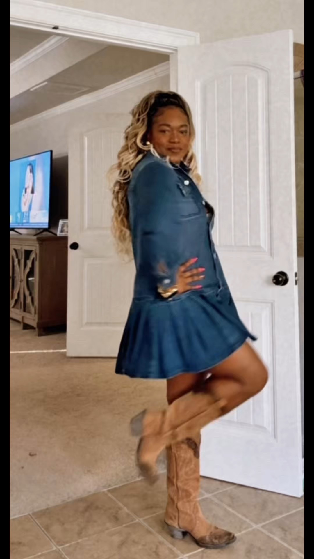 POV: Walmart understood the assignment.

This denim dress is flattering, comfortable, and gives instant shape without doing too much. I paired it with my boots for that soft western vibe, but you could easily throw on heels or sneakers and switch the whole mood.

Affordable. Stylish. Closet staple.

Run — don’t walk. Link is in the comments. 💙🔥@walmartfinds 

#LTKgrwm #LTKootd #LTKOver40