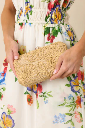 SHE’S A NATURAL BEAUTY NATURAL FLORAL WOVEN RAFFIA CLUTCH | Red Dress