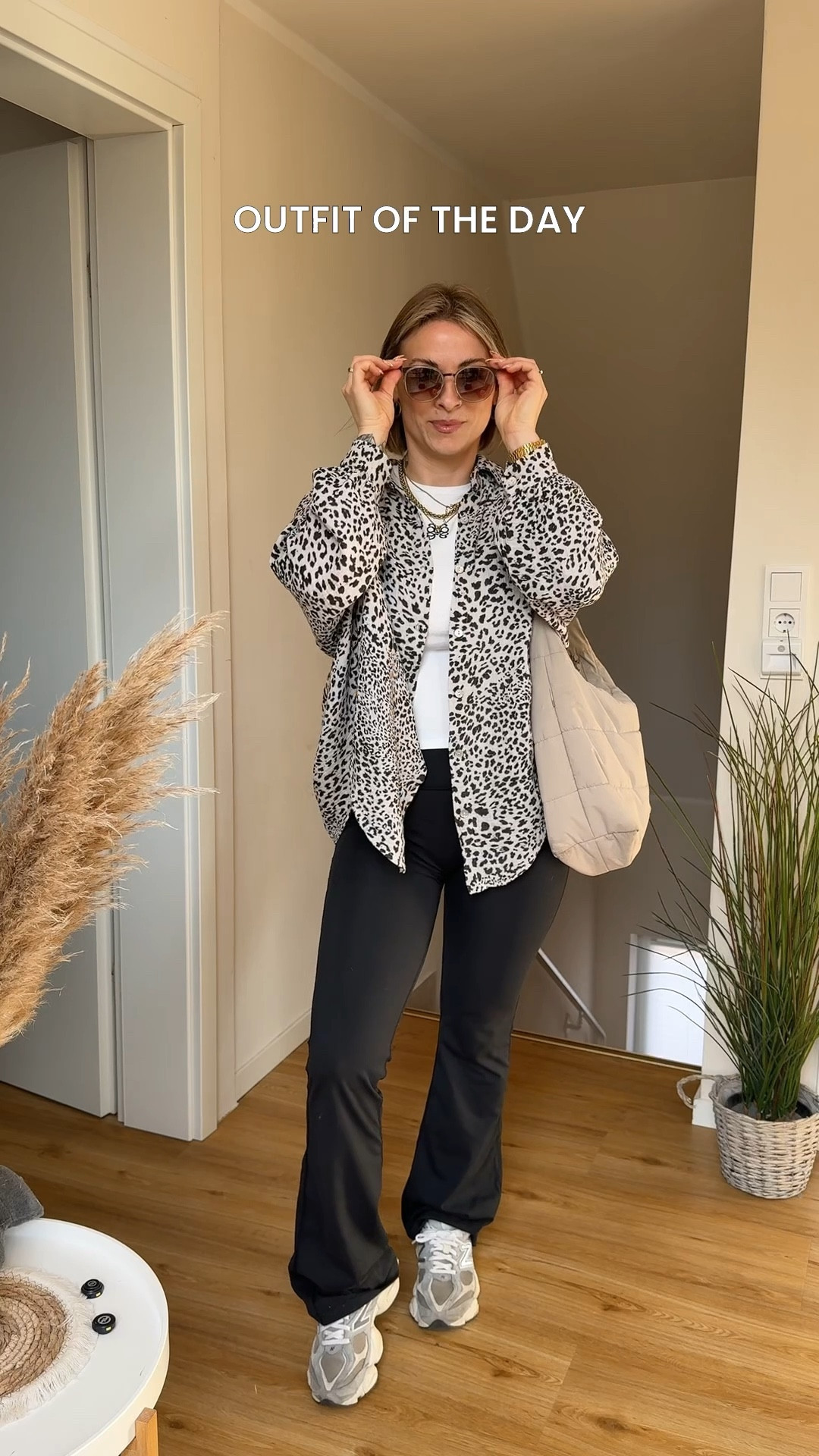 Outfit of the Day🪴✨😍
 #Musseline #Bluse #Leo #Sonnenbrille #FlatLeggins #Leggins #T-Shirt ￼#musselinbluse  #spring #hemd

#LTKdeutschland #LTKspring #LTKstyletip