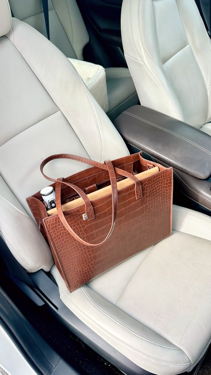 2016 called, so I brought back the “what’s in my bag” trend… interior designer edition ✨

These are the little things that make designing homes a little less chaotic 😉

 #interiordesign #interiordesigner

#LTKdayinmylife #LTKHome #LTKTravel
