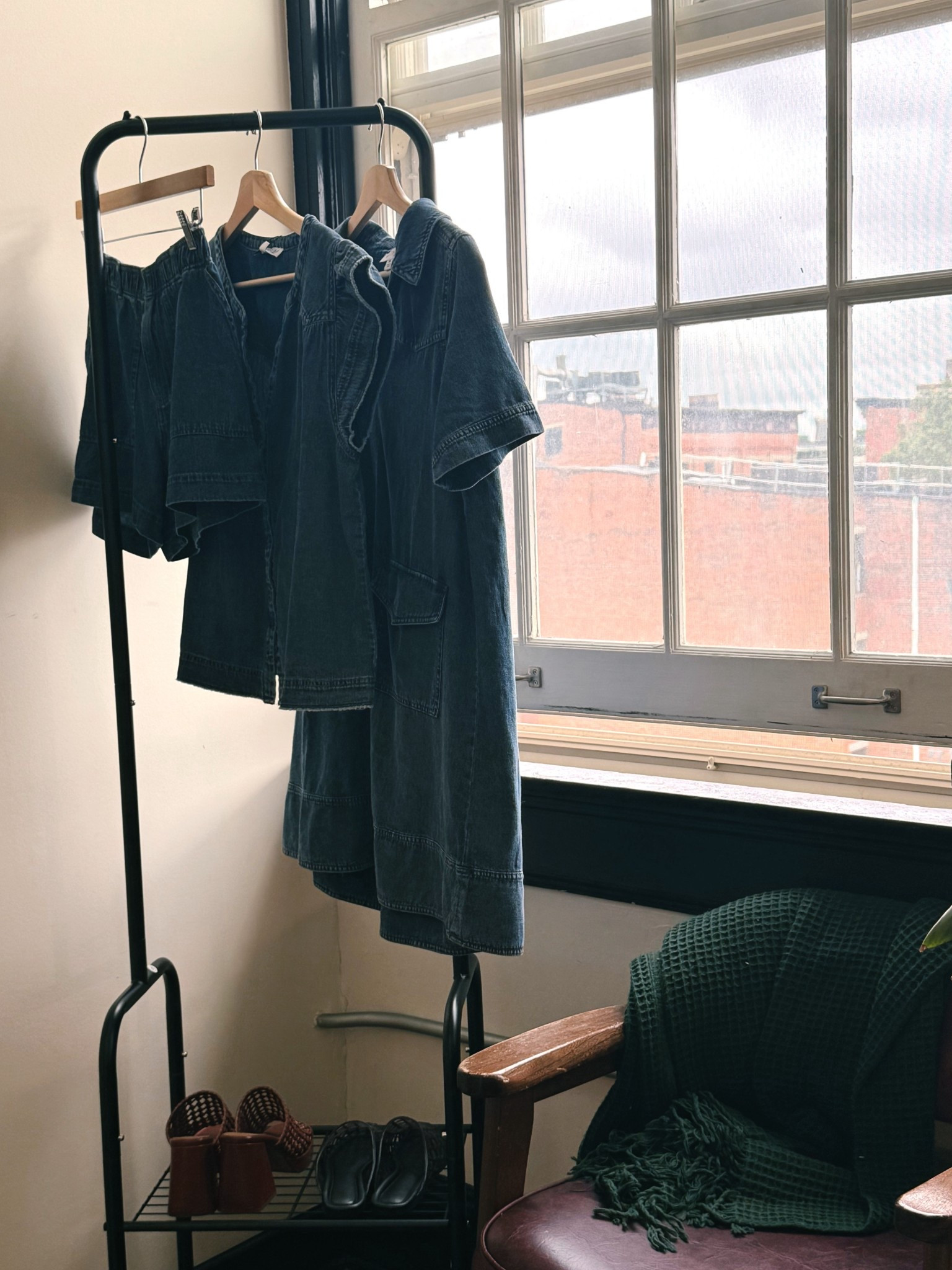 Mini clothing rack✨