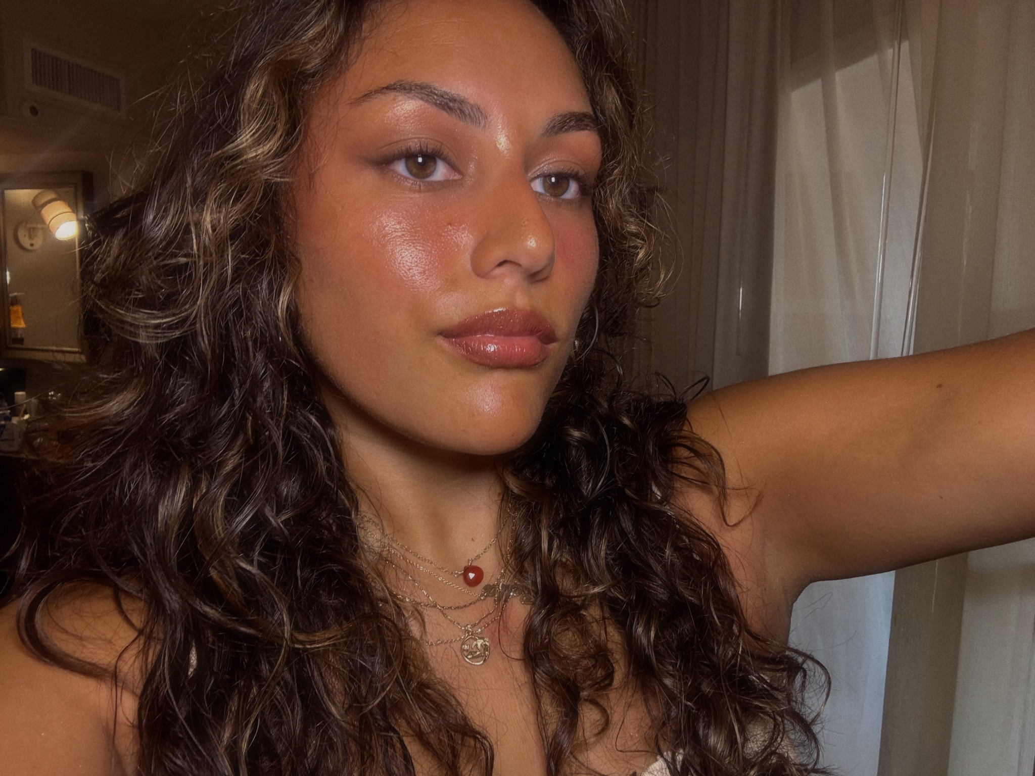 light glowy makeup for night out #1 in Aruba 🤎🌞

#LTKStyleTip #LTKBeauty #LTKTravel