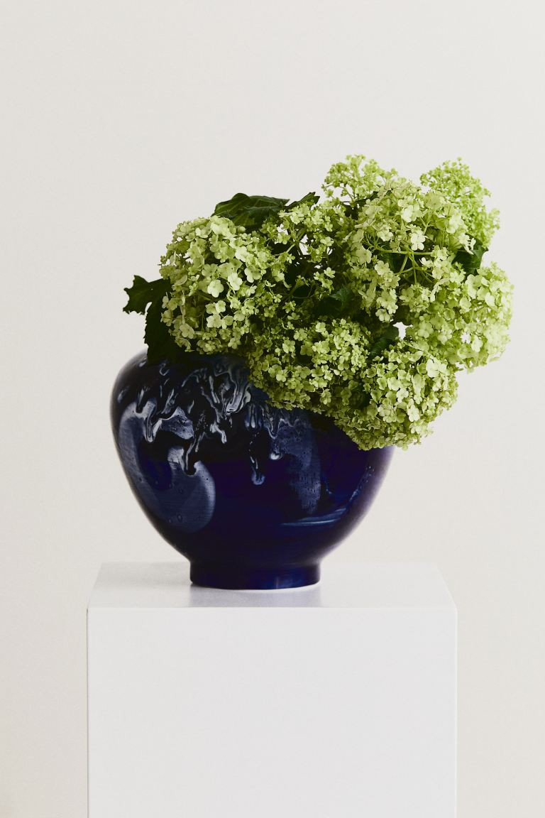 Hand-painted stoneware vase - Dark blue/Patterned - Home All | H&M GB | H&M (UK, MY, IN, SG, PH, TW, HK)