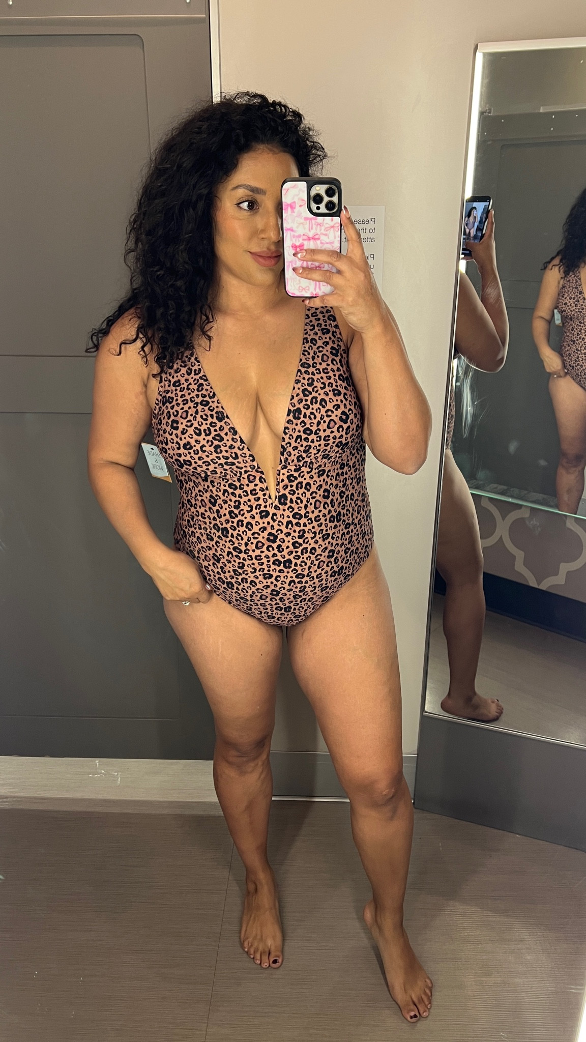 Also comes in black! Size XL, TTS!
Leopard, one piece 

#LTKMidsize #LTKSwim #LTKFindsUnder50