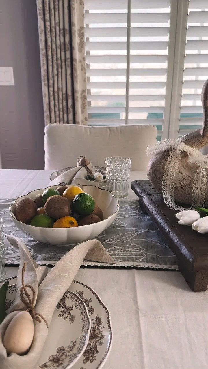 Sharing a sweet and simple Spring table scape with you today. We have been in the 80s for the last week so it definitely feels like Spring here. I kept it simple with pieces I already had on hand and of course my favorite color palette, neutral! 

#neutralhome #springtablescape #neutraltablescape #tablelinens