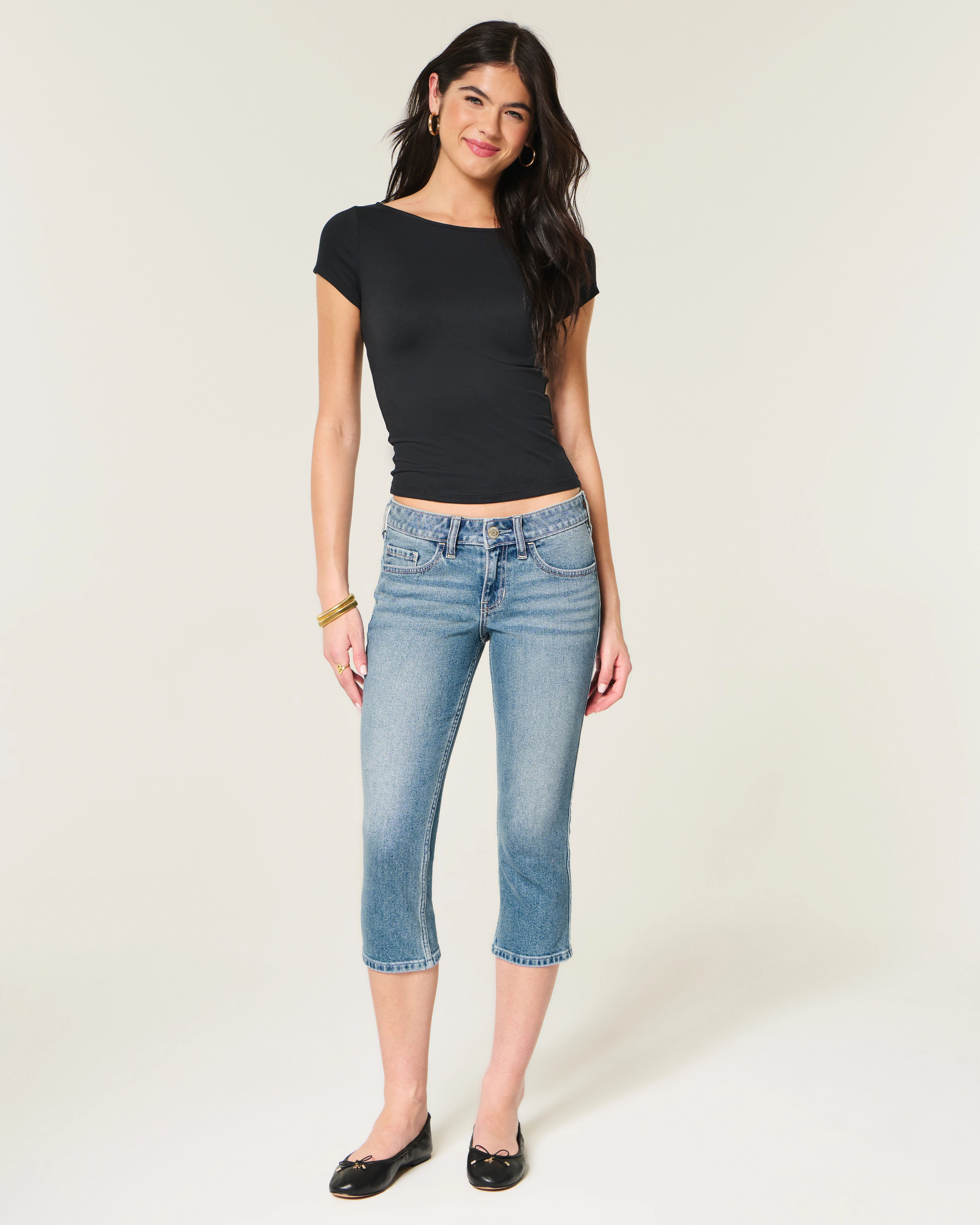 Low-Rise Medium Wash Capri Jeans | Hollister (US)