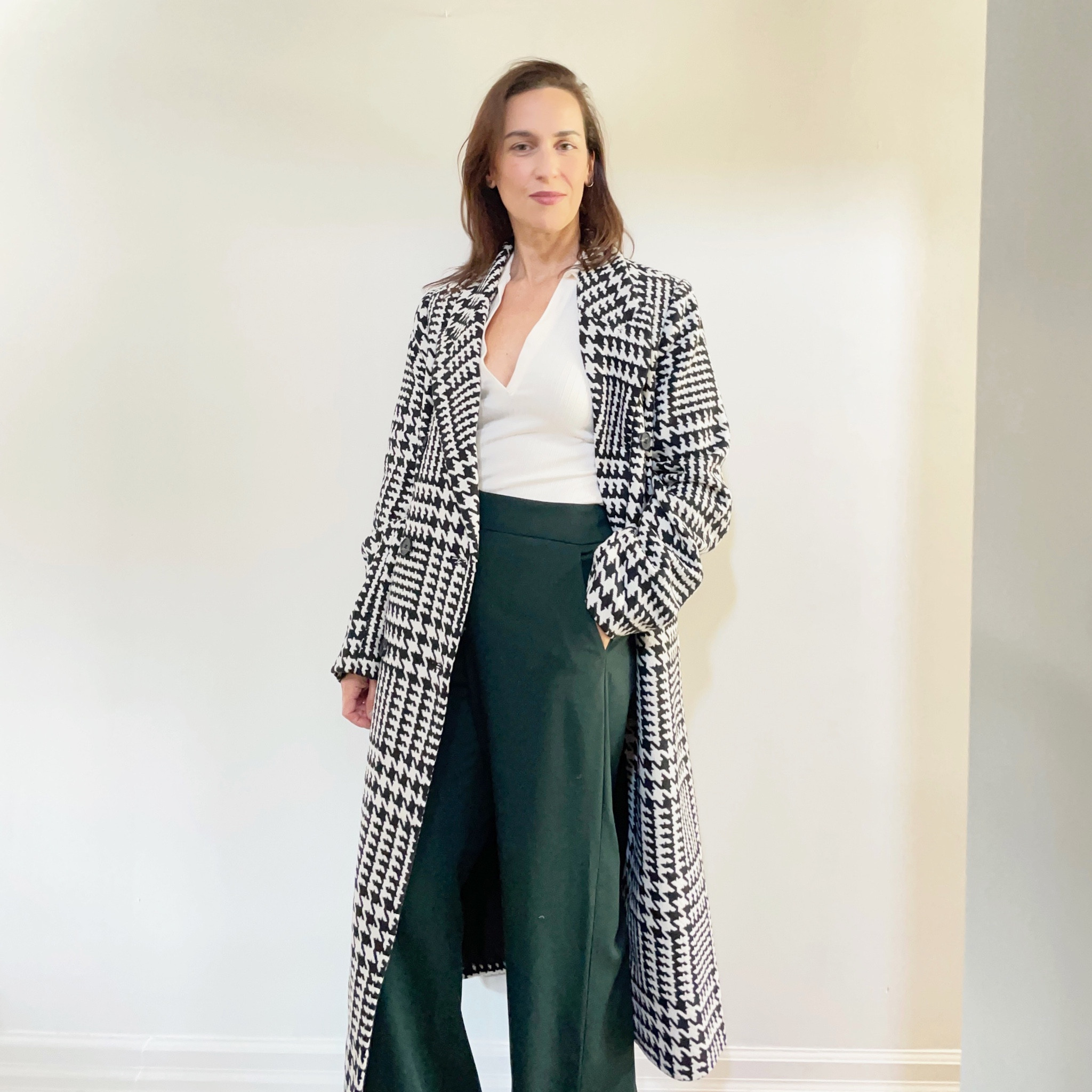 Coat season - the plaid option is a beauty! 

Pants, shirt and coat @dynamiteclothing 

#fallstyle #fallcoats #dynamiteclothing 