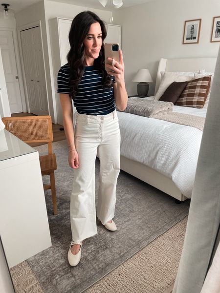 Navy Outfit
Tee small
Jeans 2
Flats TTS 

#LTKSeasonal #LTKstyletip #LTKfindsunder100