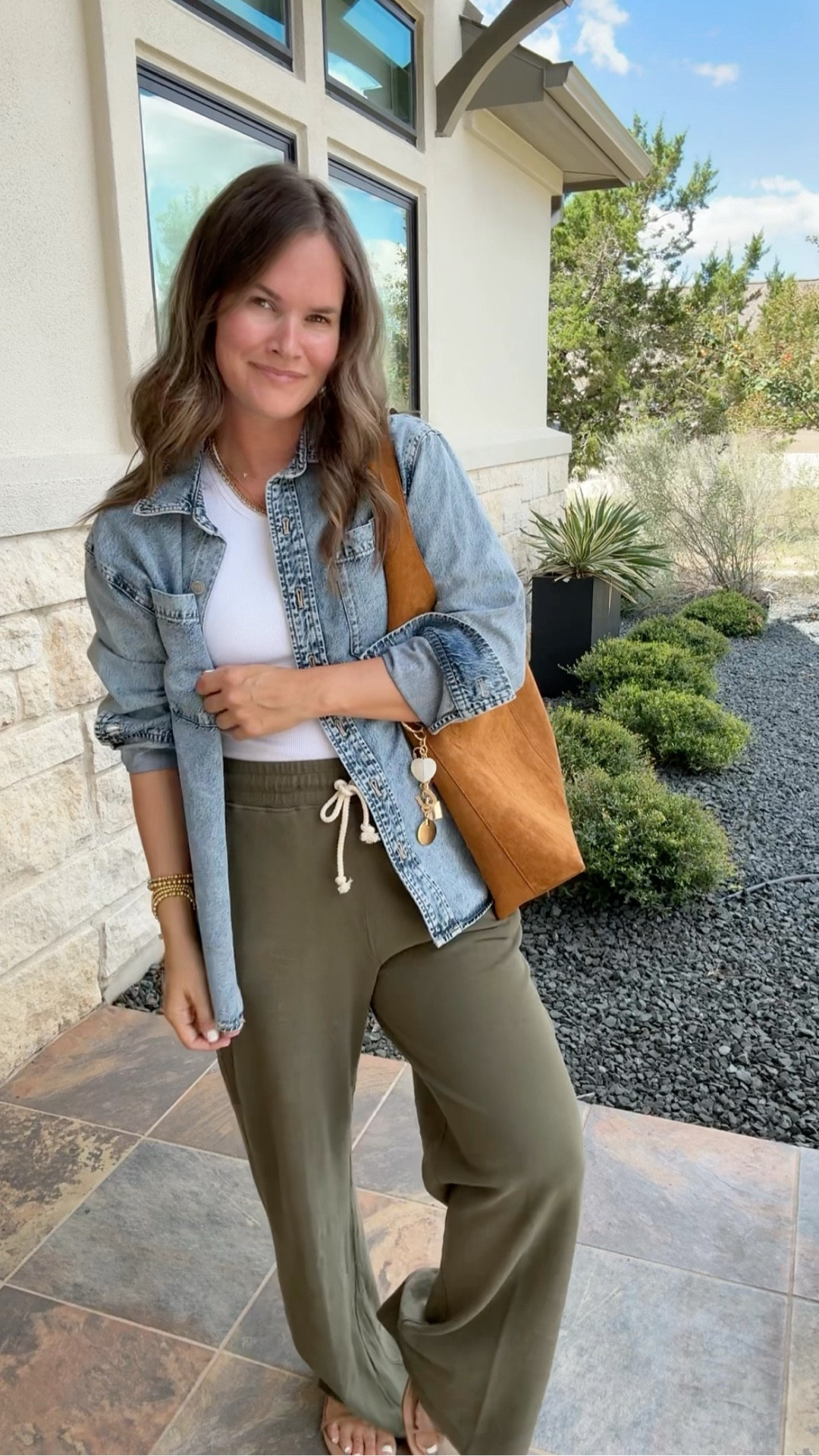 fashion finds from target. Love these easy basics from target easy to mix and match. The bag and shoes are insane- matching sets- fall outfits- casual outfits  😍✨  which find is your favorite? 
.
#target #targetstyle #targetfashion 

#LTKGiftGuide #LTKFindsUnder100 #LTKootd