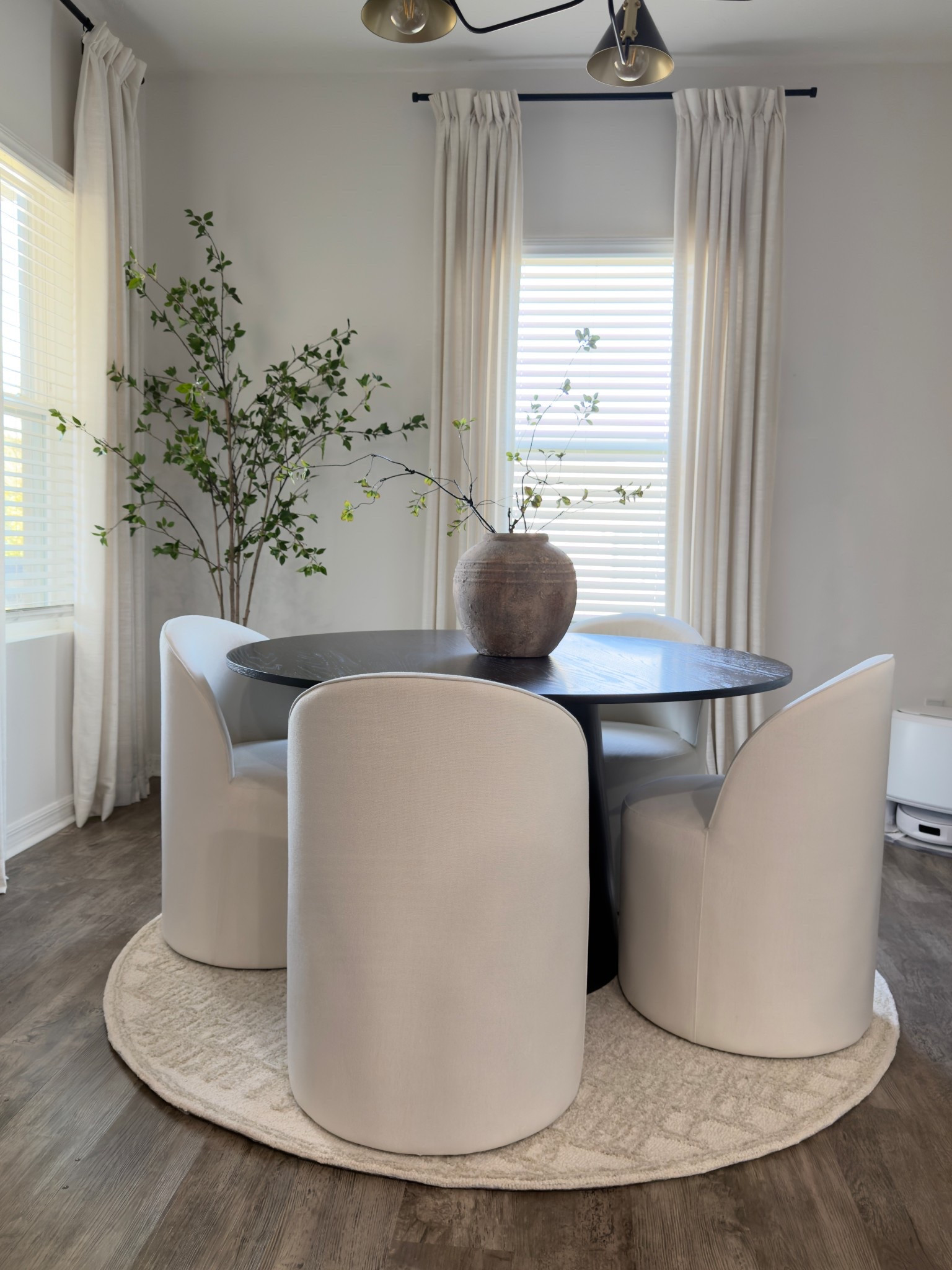 Dining room refresh 
Table size 52"

#LTKHome