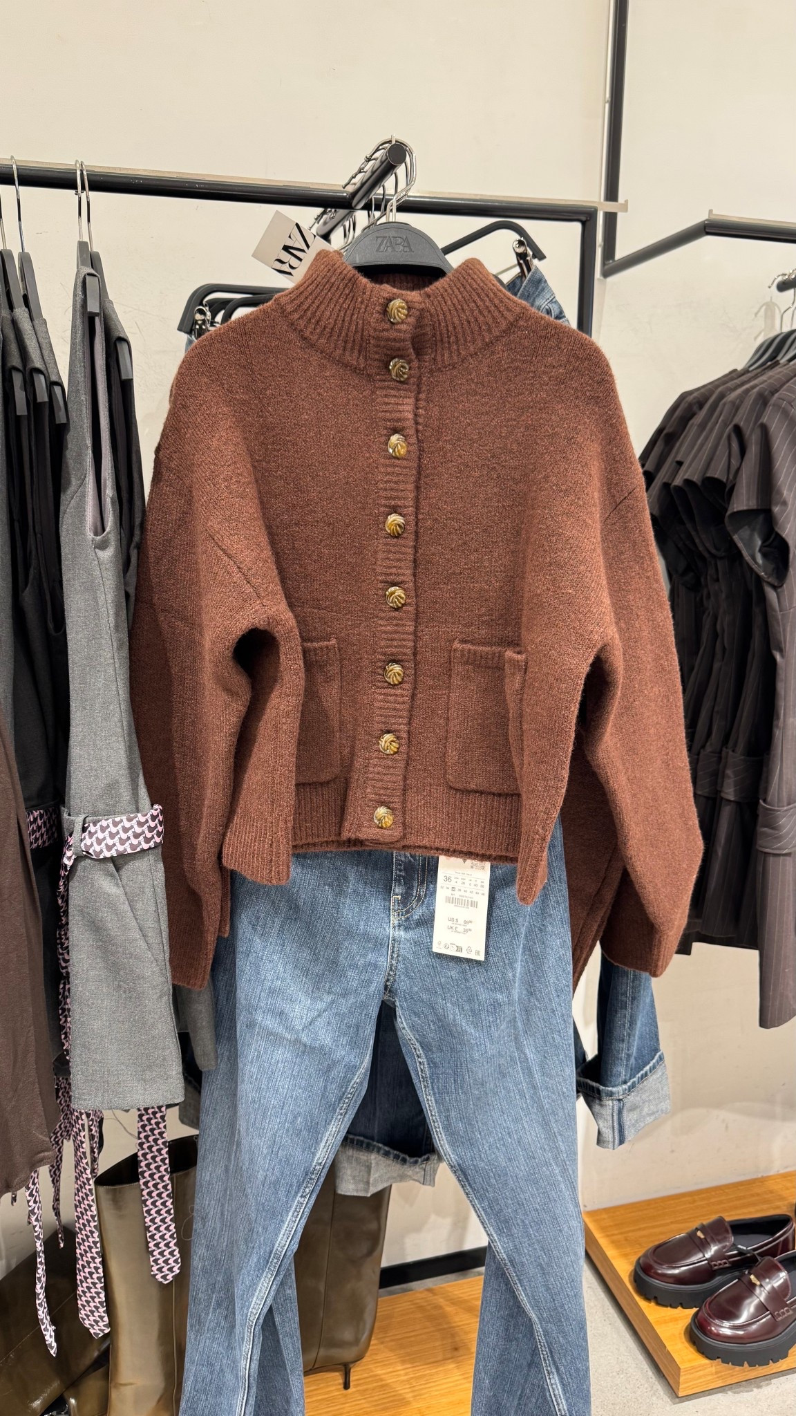 Gorgeous cosy sweater 

#LTKuk #LTKeurope #LTKautumn